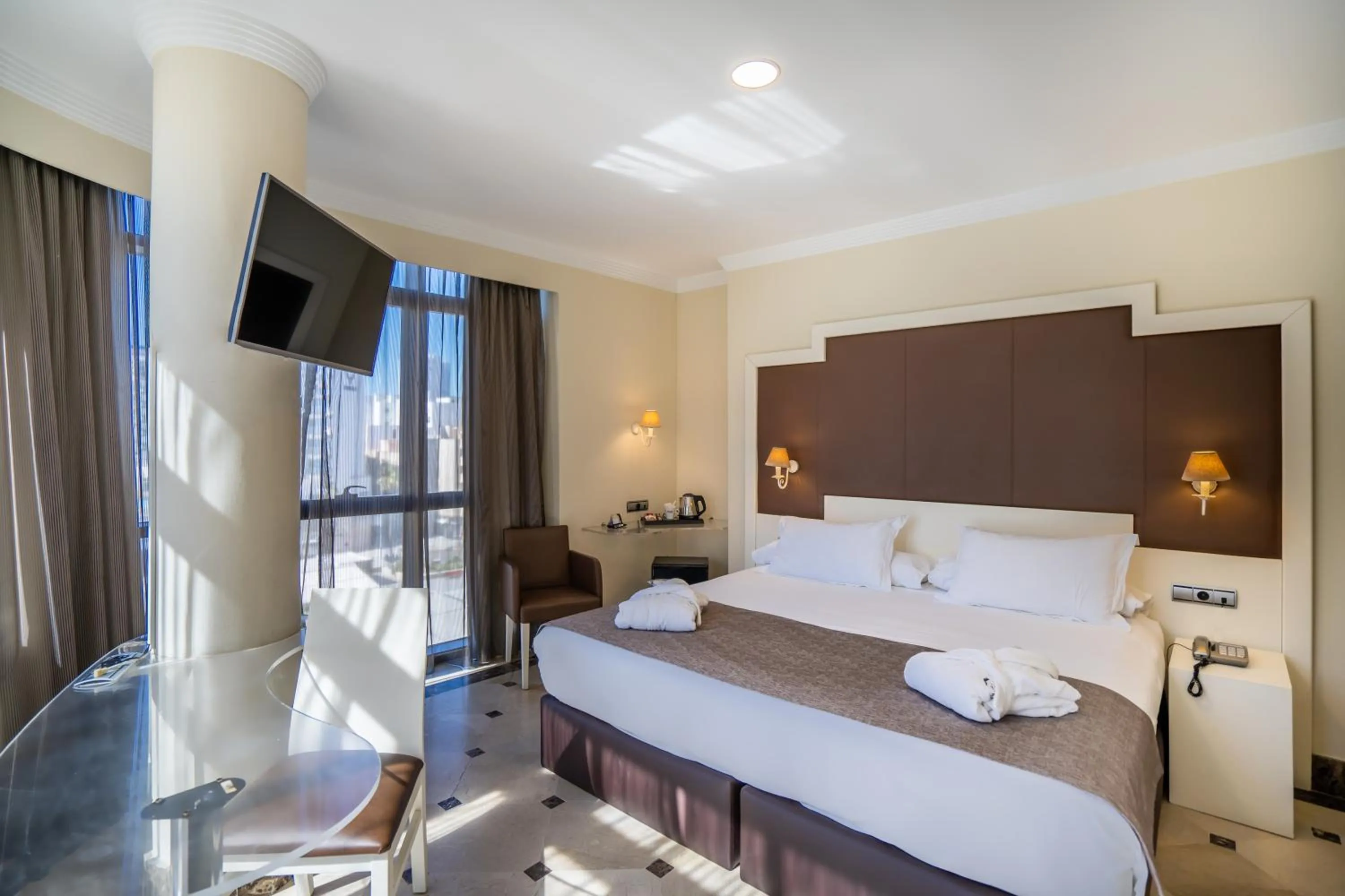 Superior Double Room with Sea View in Hotel Spa Cádiz Plaza