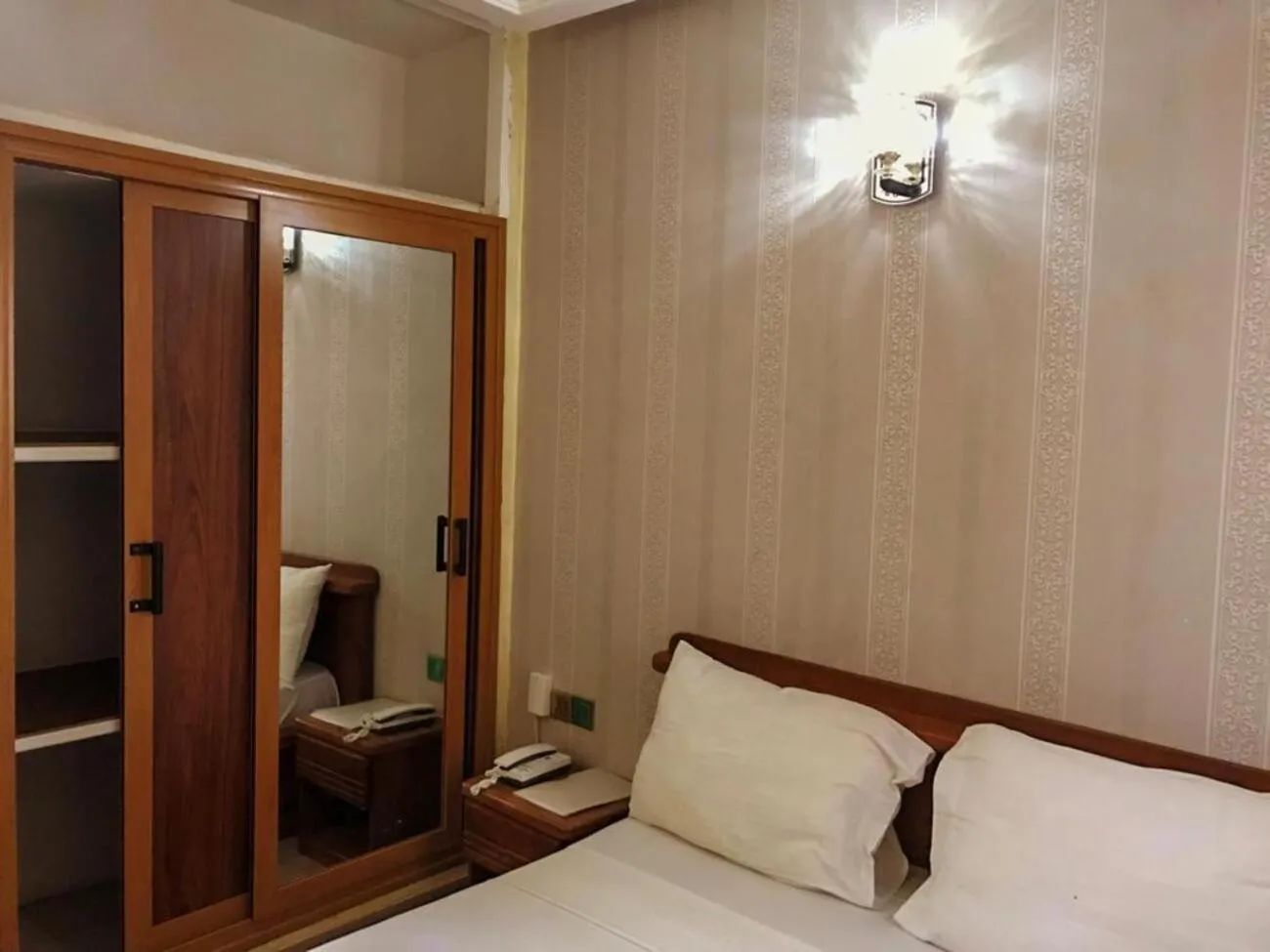 wardrobe in HÔTEL NOAHGARDEN 2