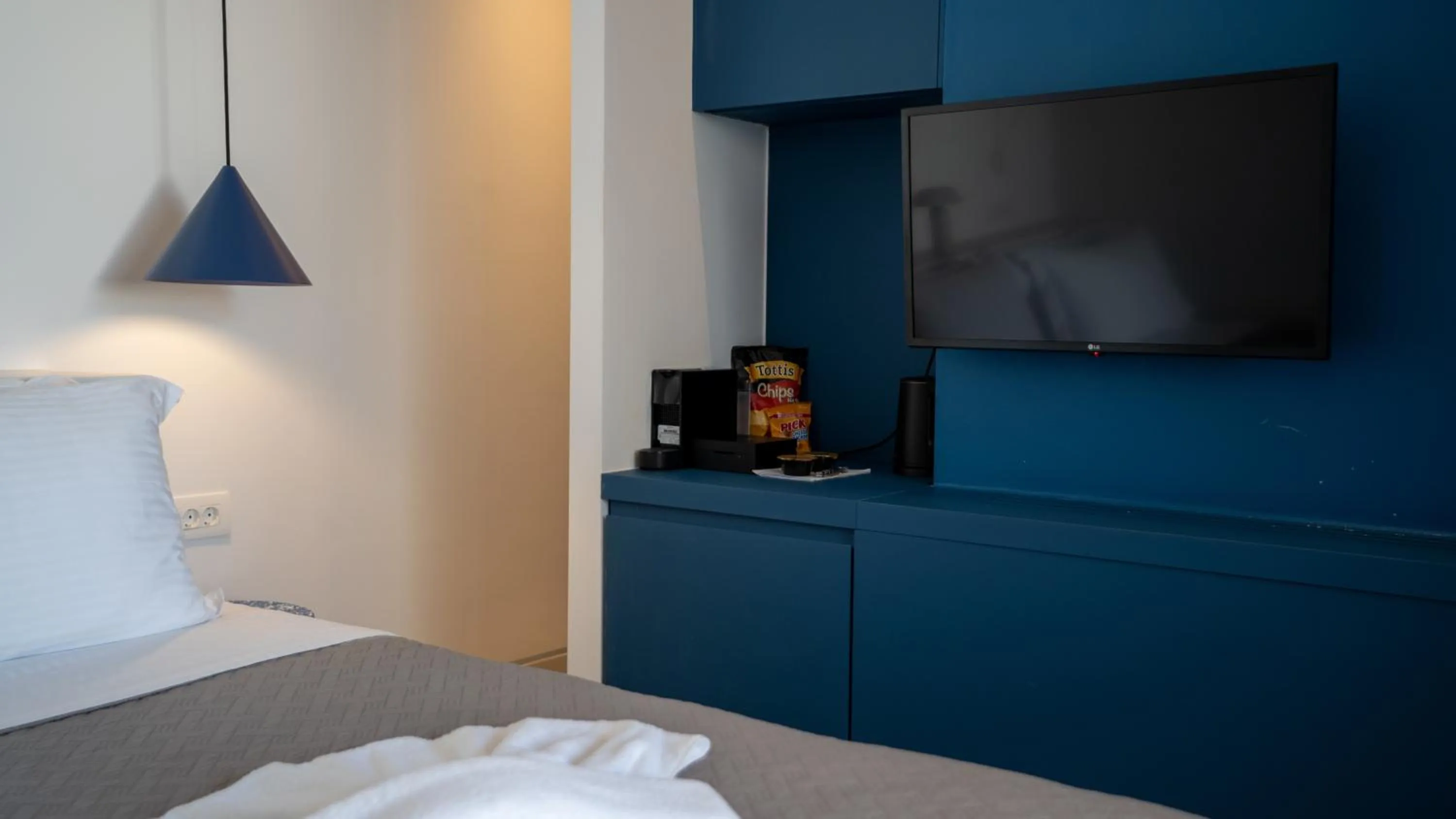 TV and multimedia, Bed in Neo Suites