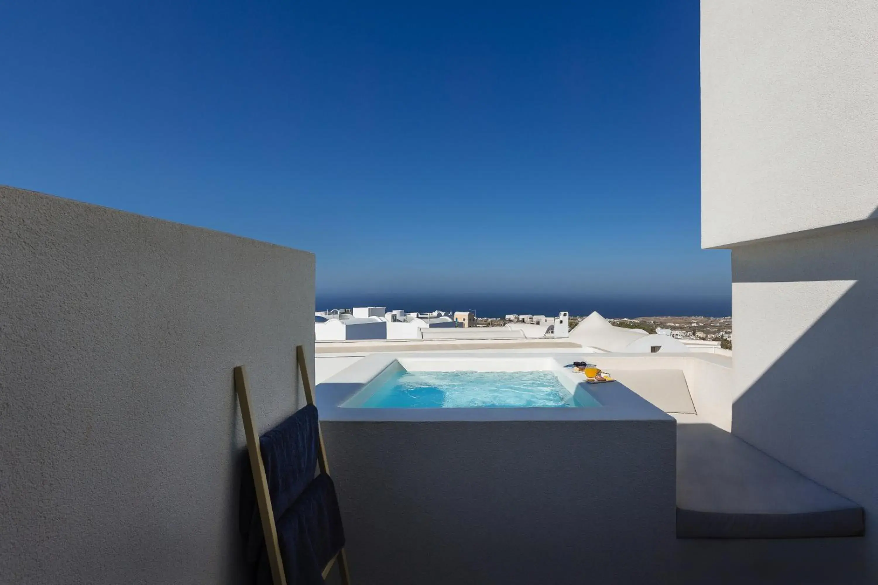 Swimming pool in Neo Suites Swimming pool in Neo Suites