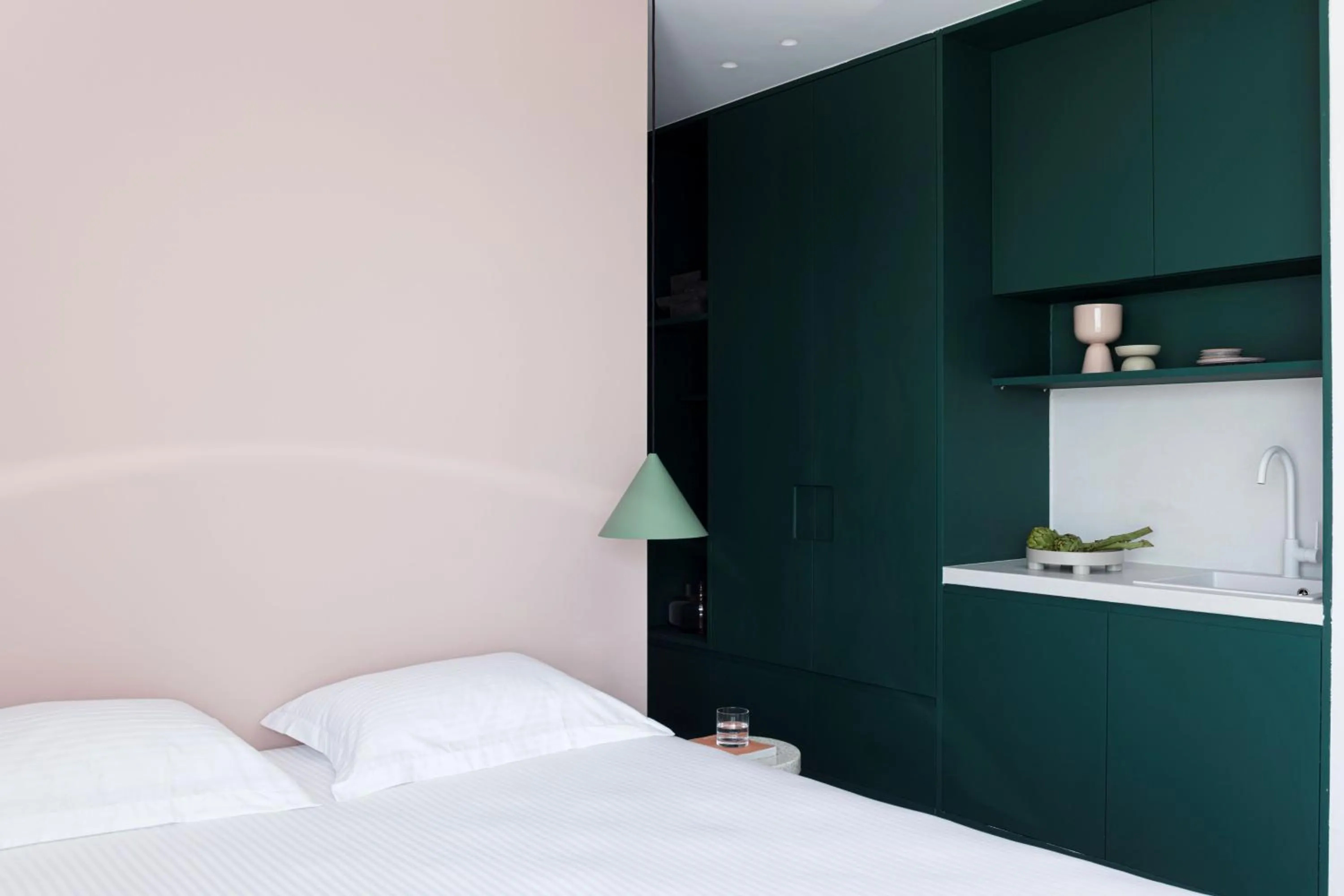 Bedroom, Bed in Neo Suites