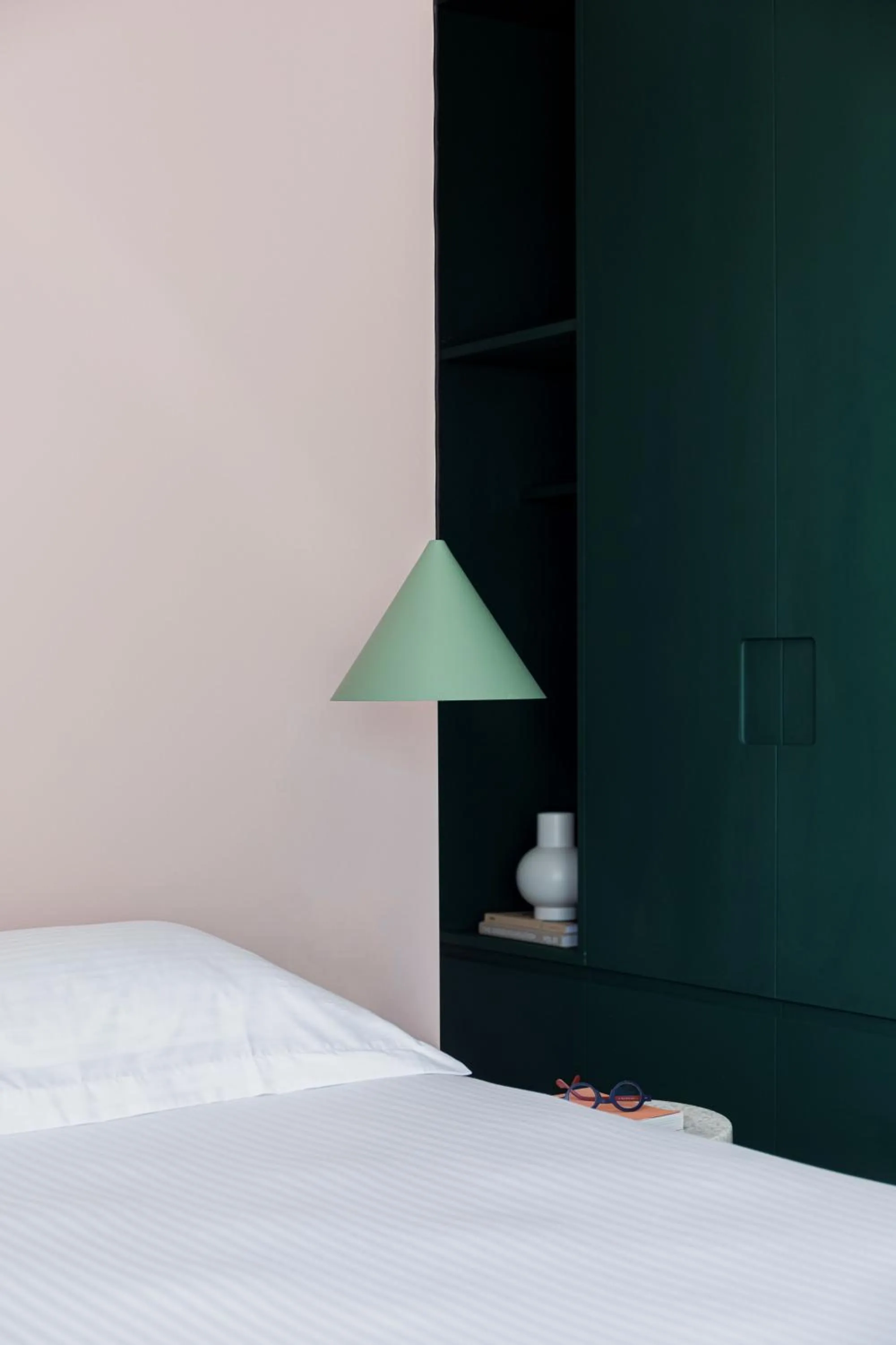 Bedroom, Bed in Neo Suites