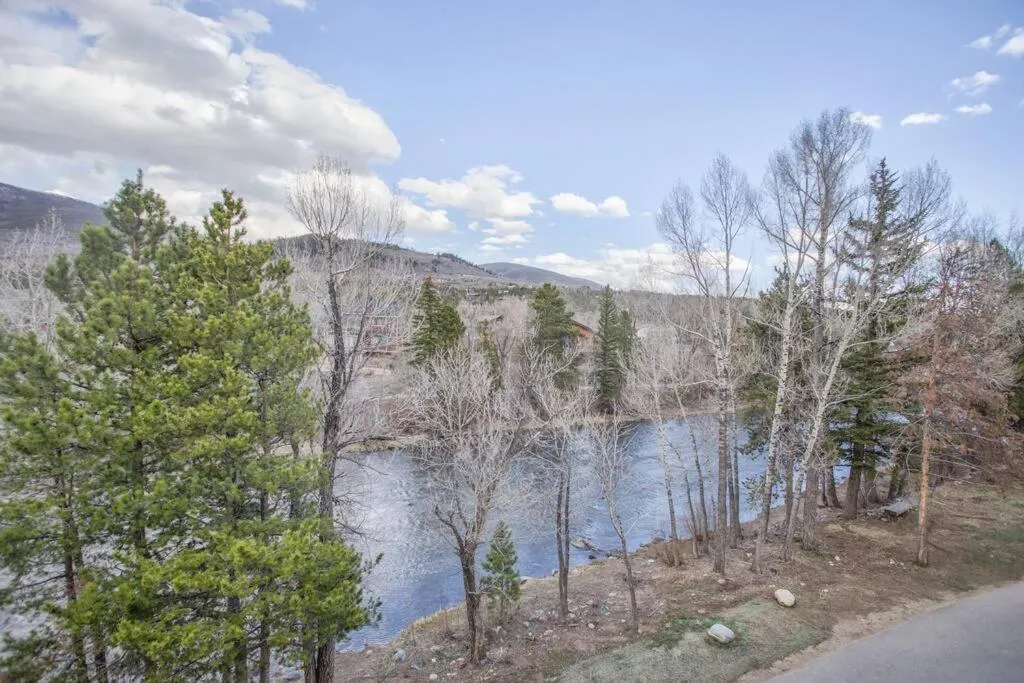 Cozy- Mountain Style - River View apartment - Colorado
