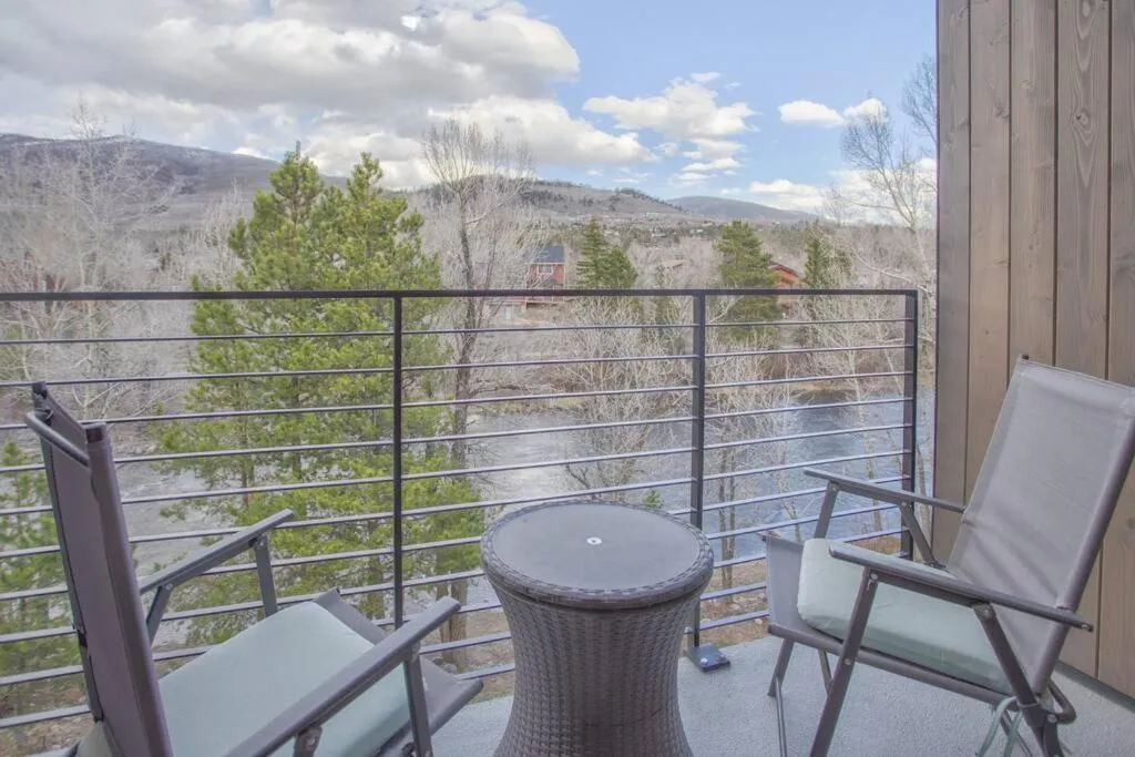 Cozy- Mountain Style - River View apartment - Colorado