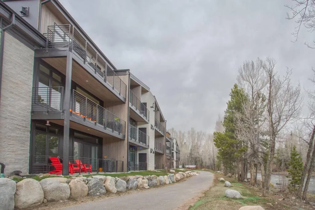 Cozy- Mountain Style - River View apartment - Colorado