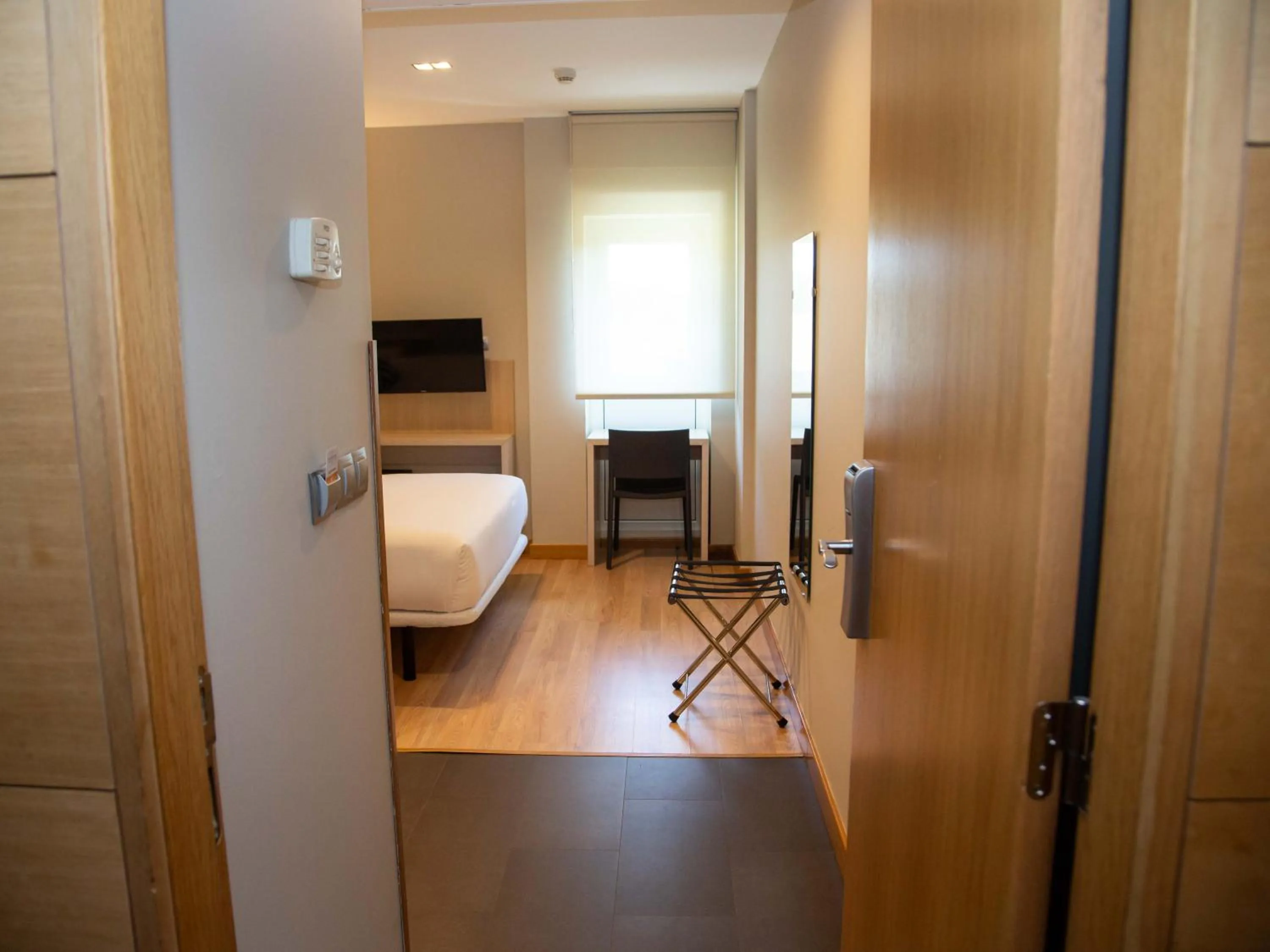 Shower, Bed in Hotel Restaurante Cadosa