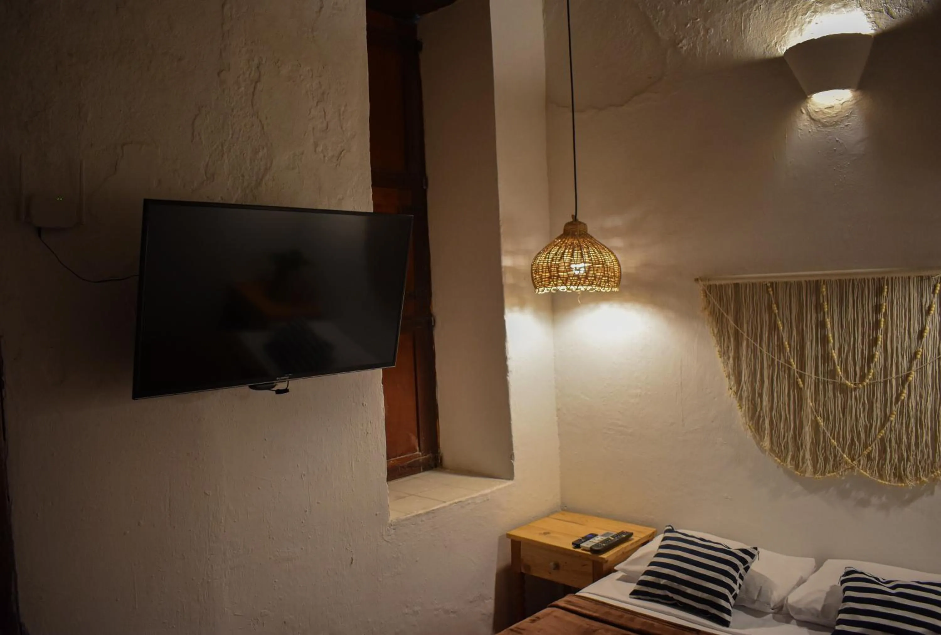 TV and multimedia, Bed in Casa Gaitana - Alma Hotels
