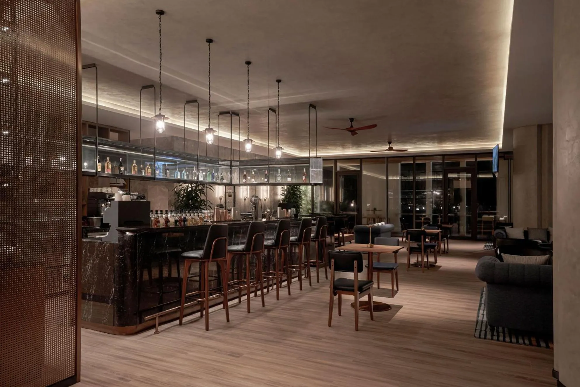 Lounge or bar in The Yacht Hotel by DC