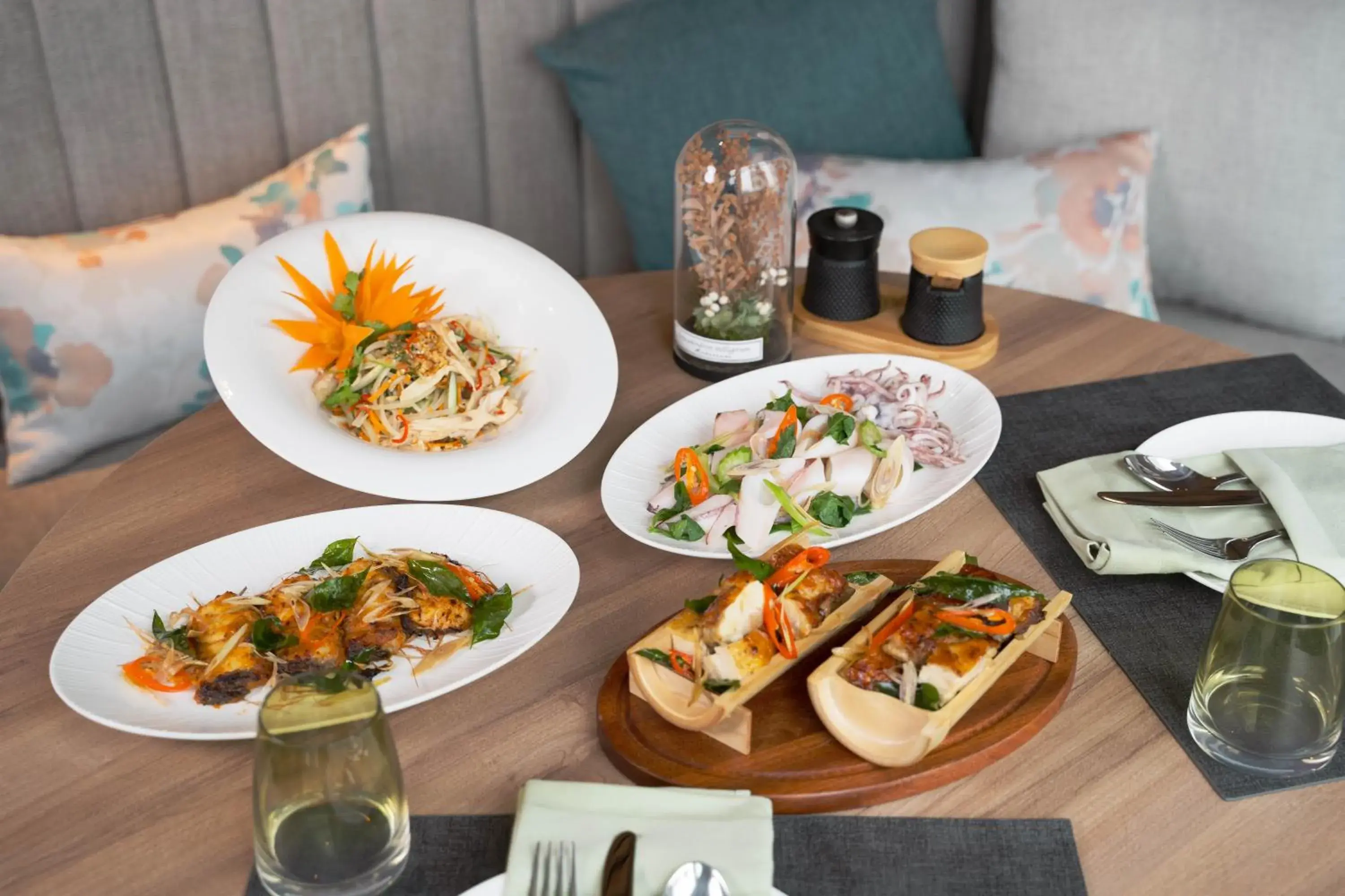 Restaurant/places to eat in The Yacht Hotel by DC Restaurant/places to eat in The Yacht Hotel by DC