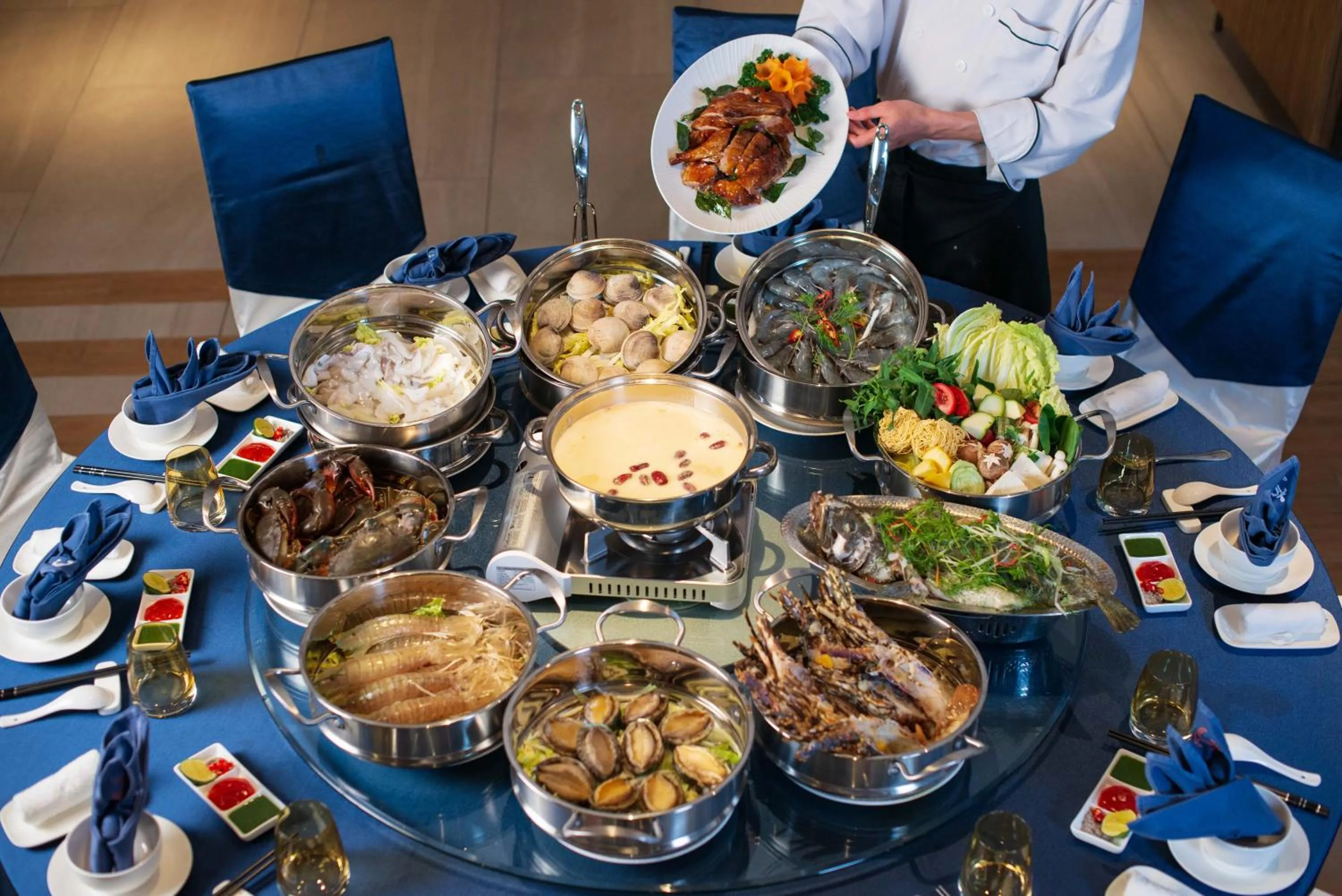 Restaurant/places to eat in The Yacht Hotel by DC