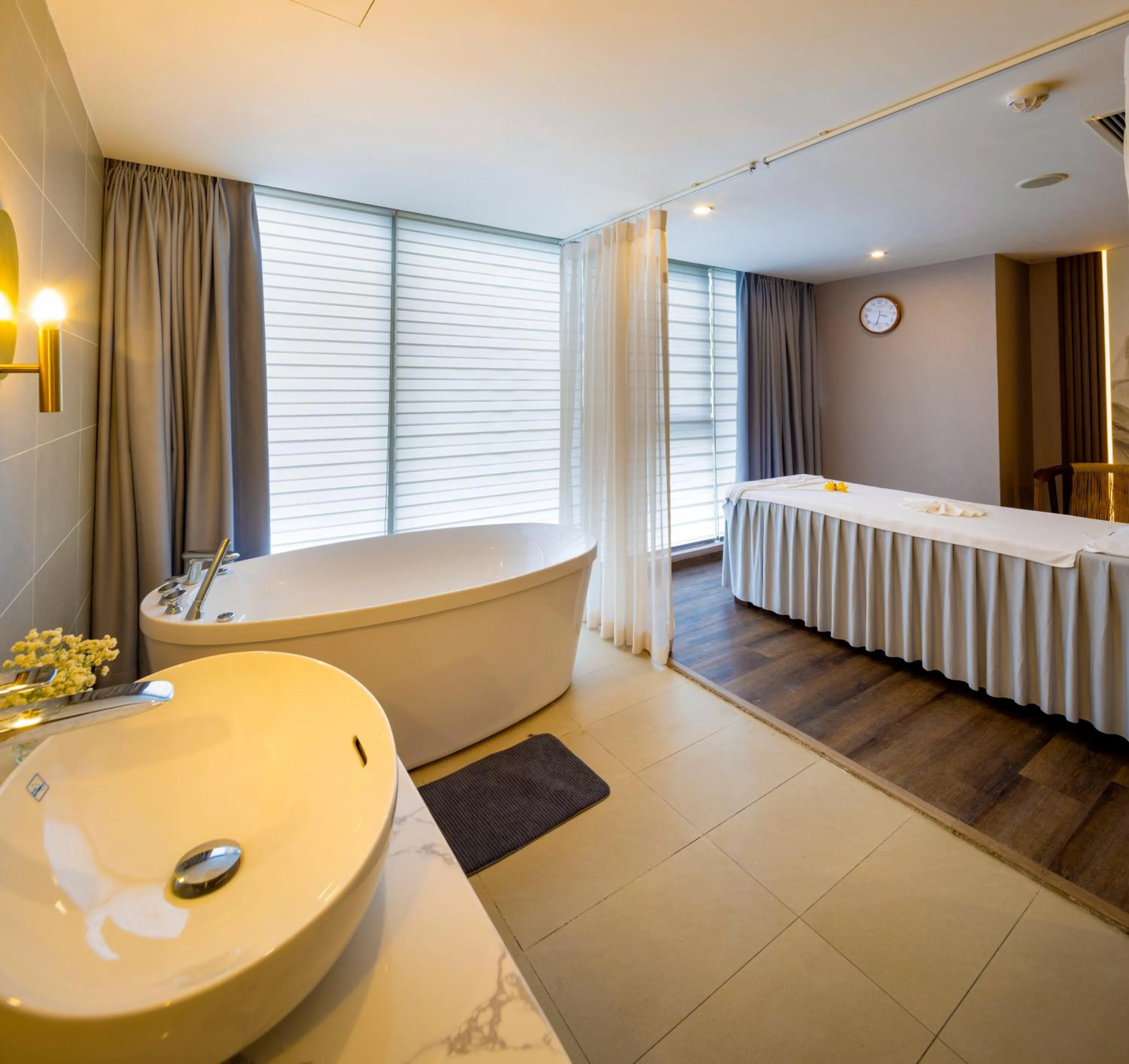 Spa and wellness centre/facilities, Bed in Annova Nha Trang Hotel