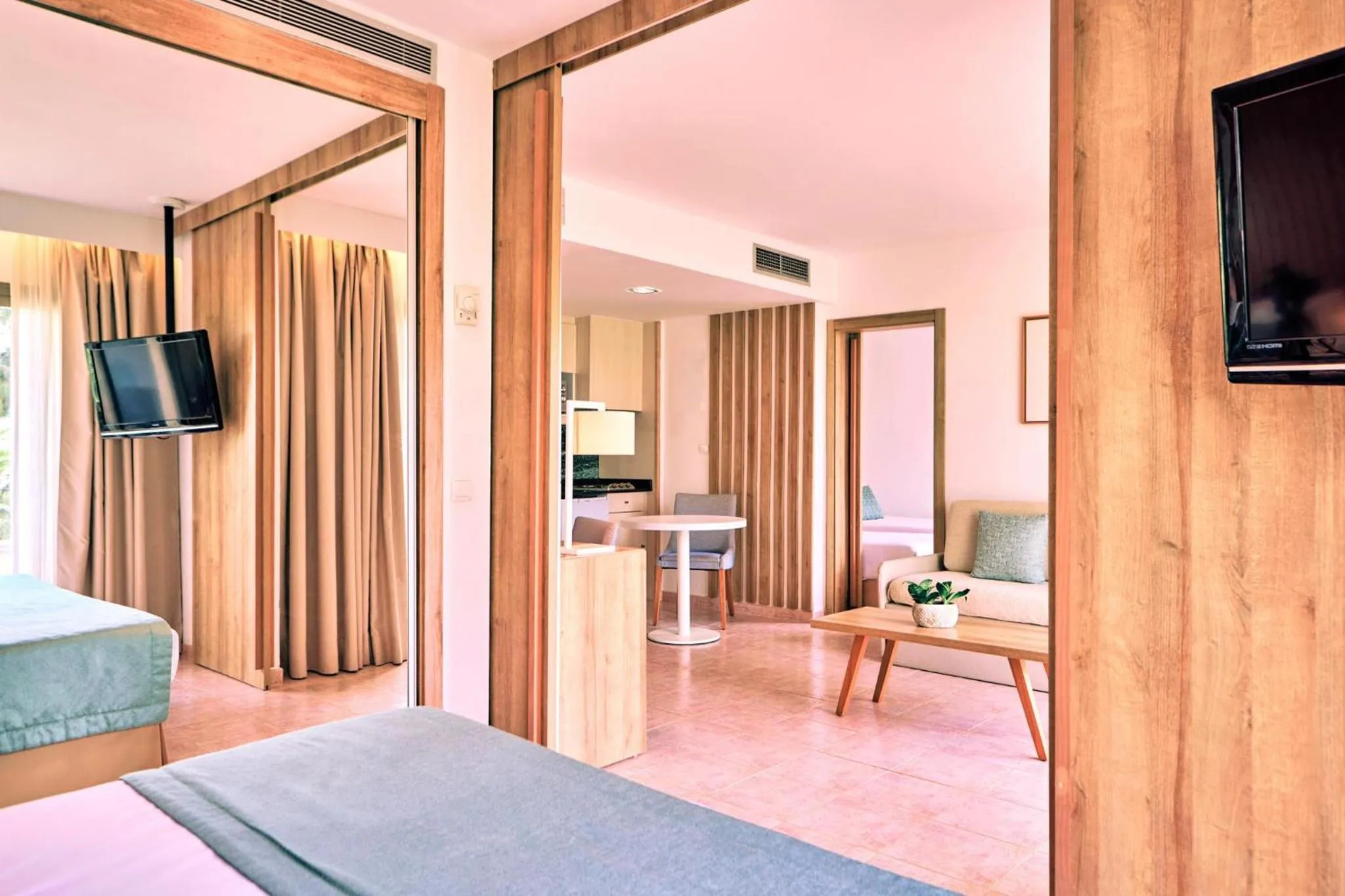 Photo of the whole room, Bed in Zafiro Palmanova