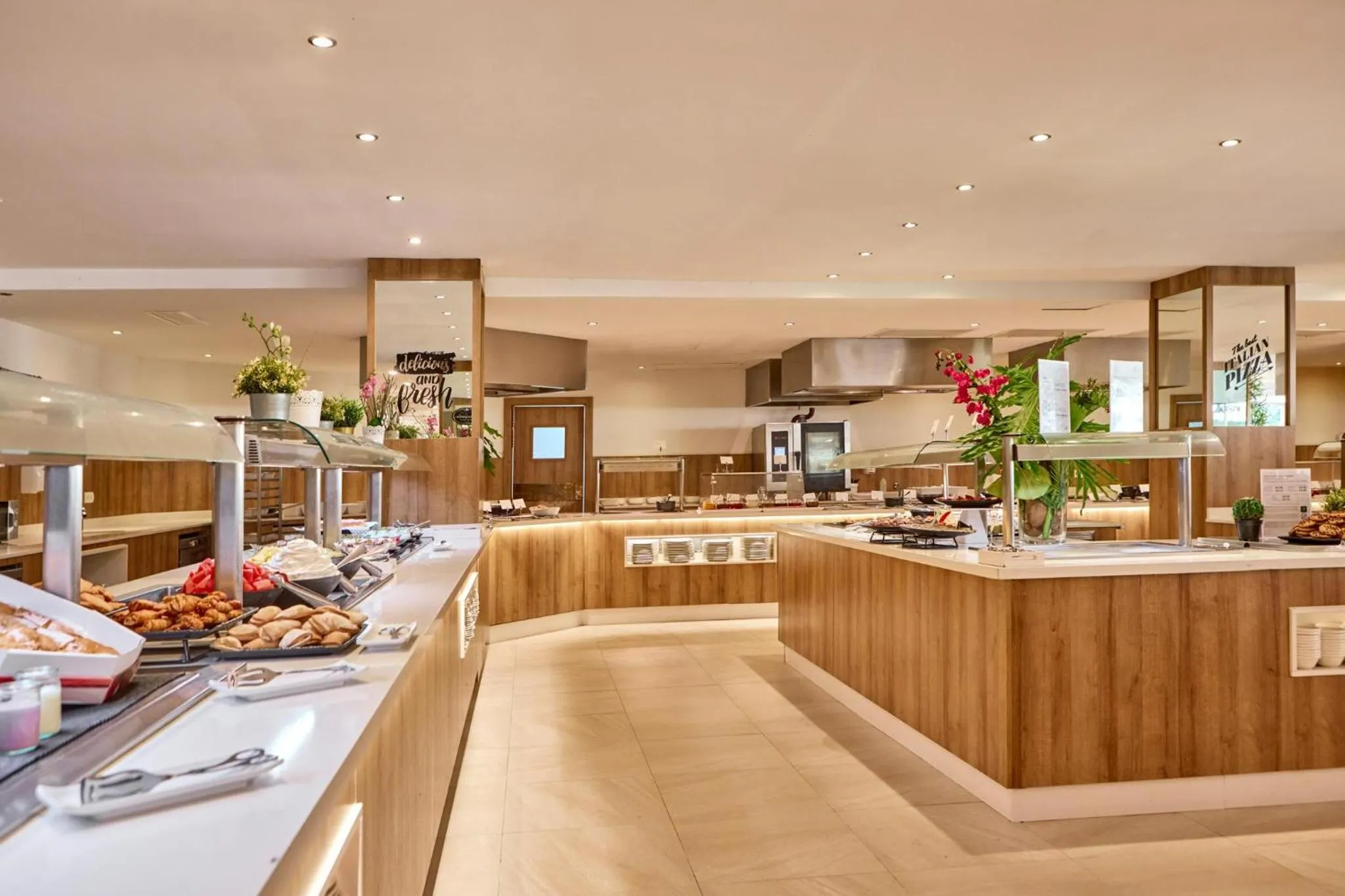 Restaurant/places to eat in Zafiro Palmanova