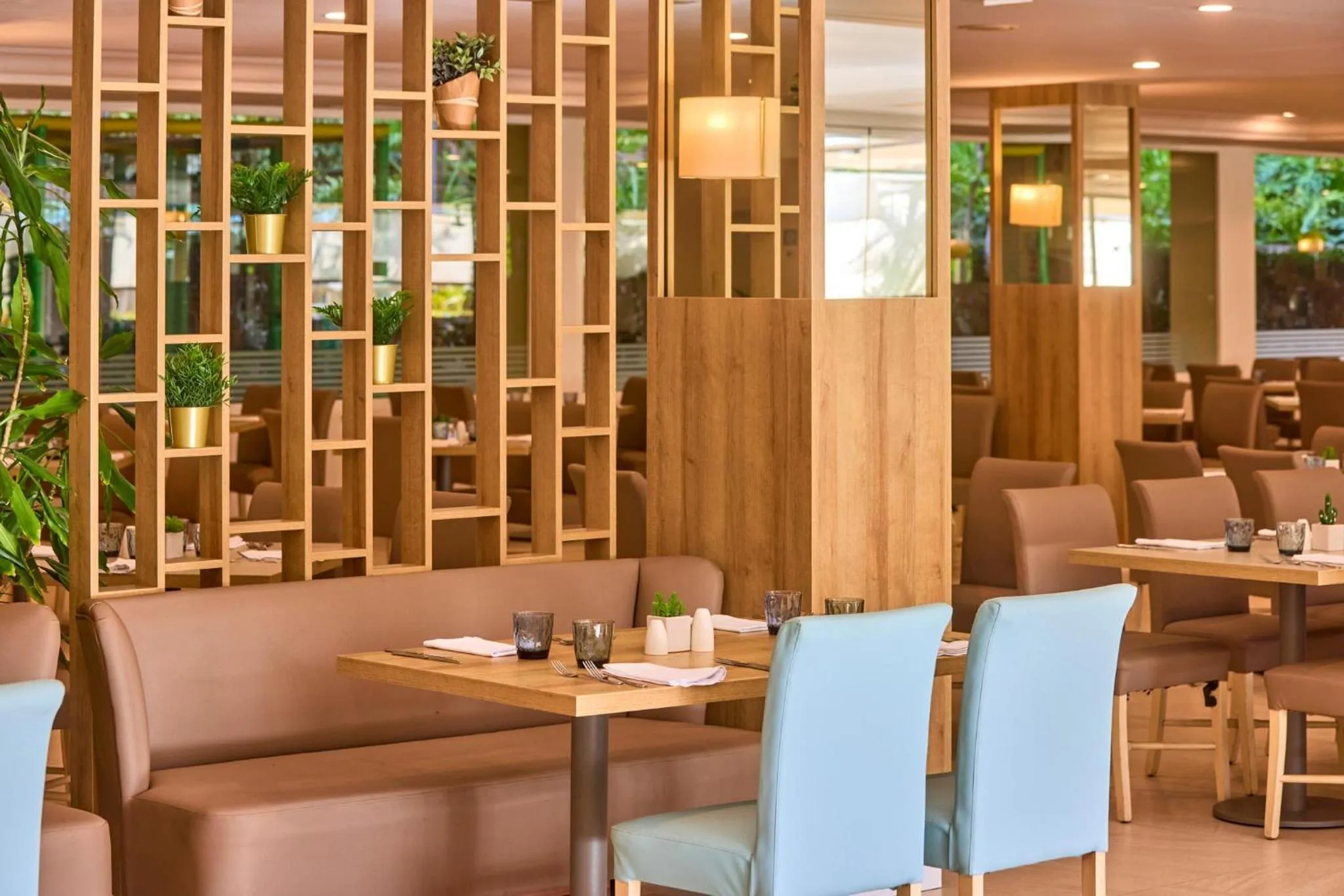 Restaurant/places to eat in Zafiro Palmanova