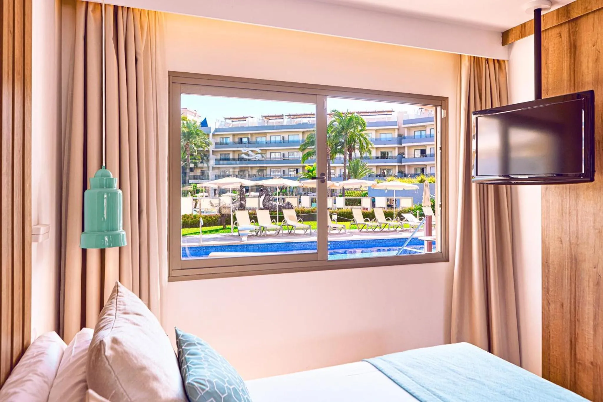 Photo of the whole room, Bed in Zafiro Palmanova