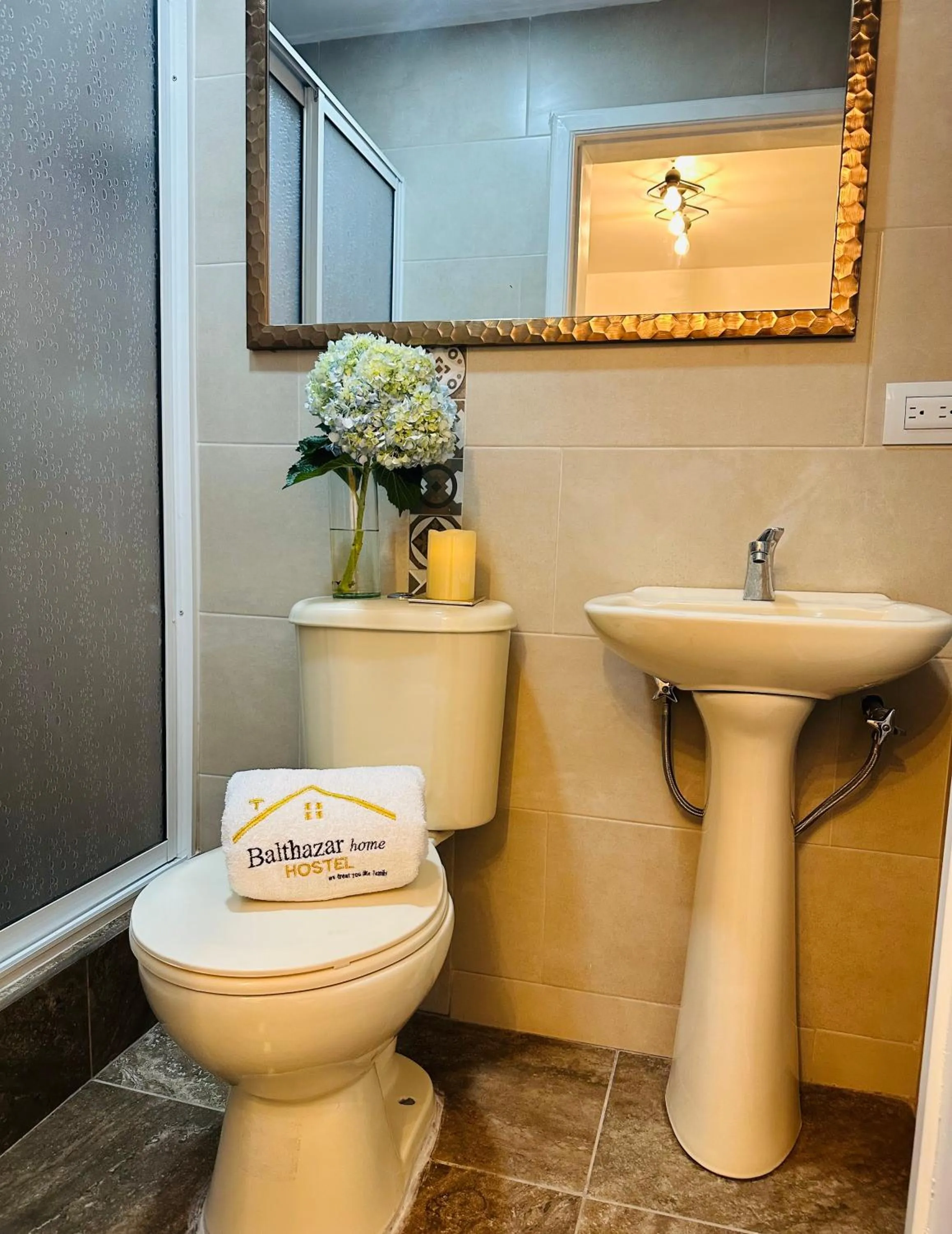 Bathroom in Casa Balthazar Hostel