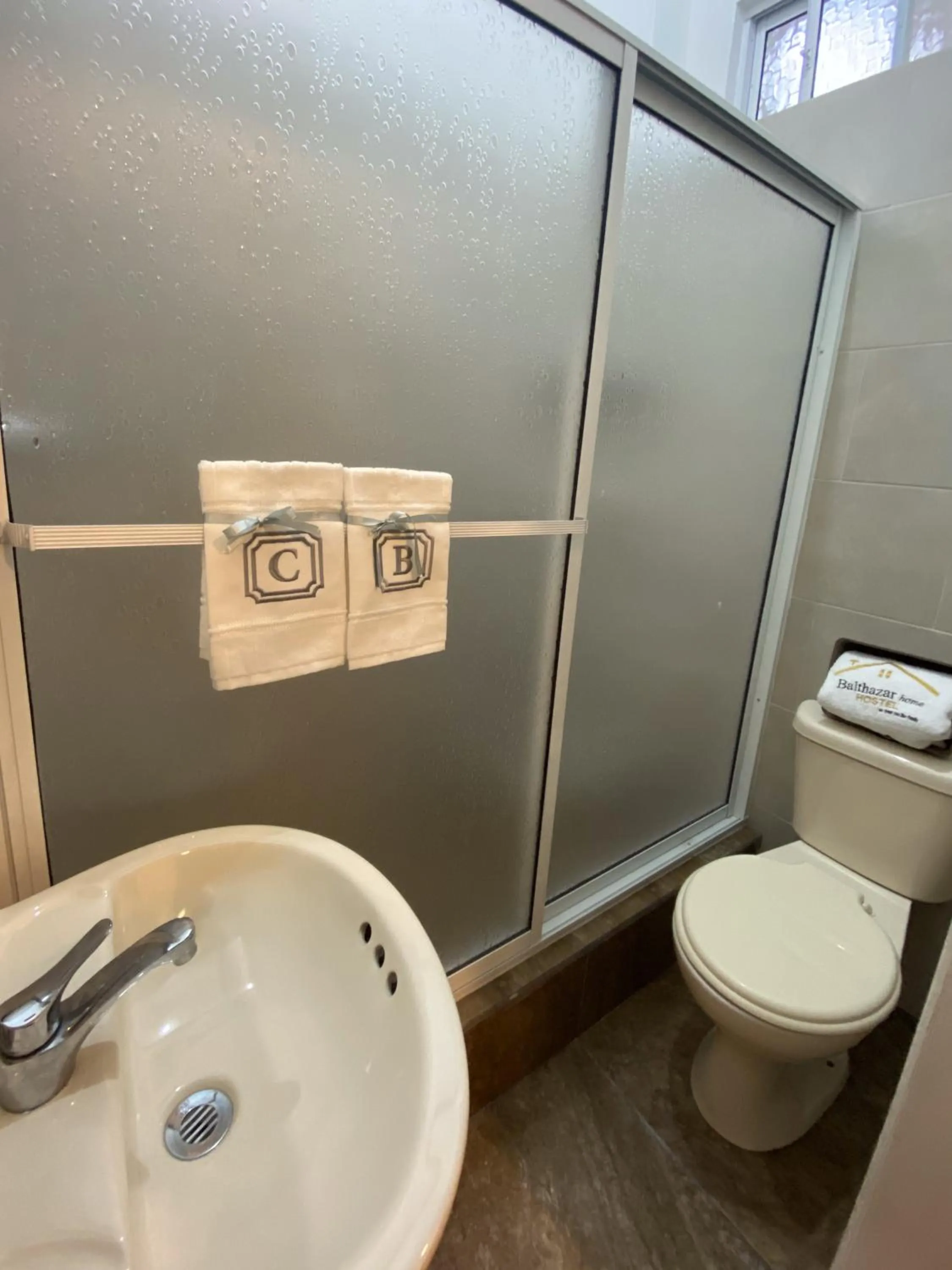 Bathroom in Casa Balthazar Hostel