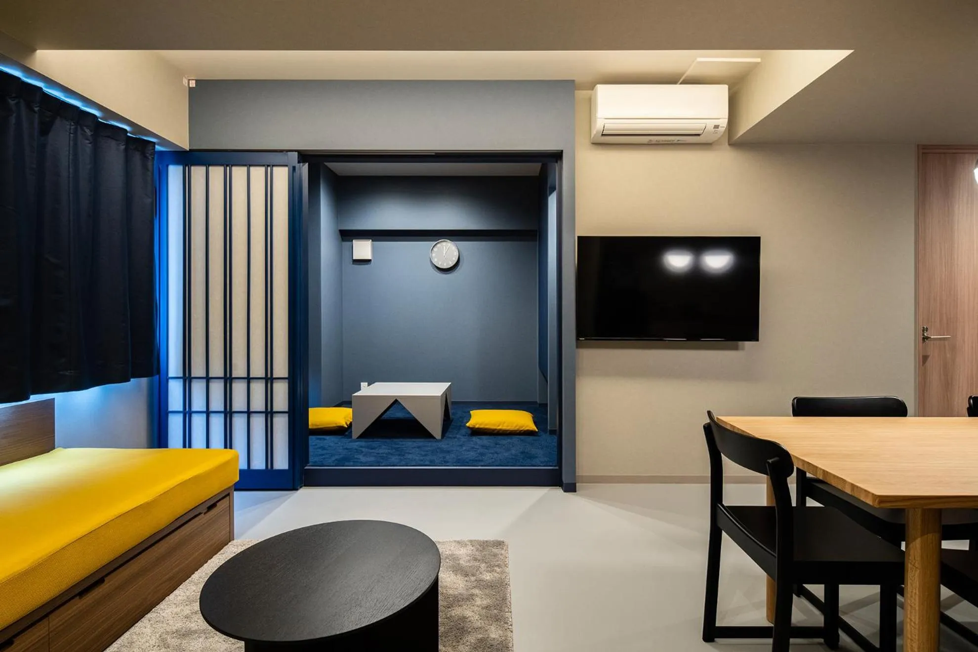 Living room, Bed in Section L Tsukiji