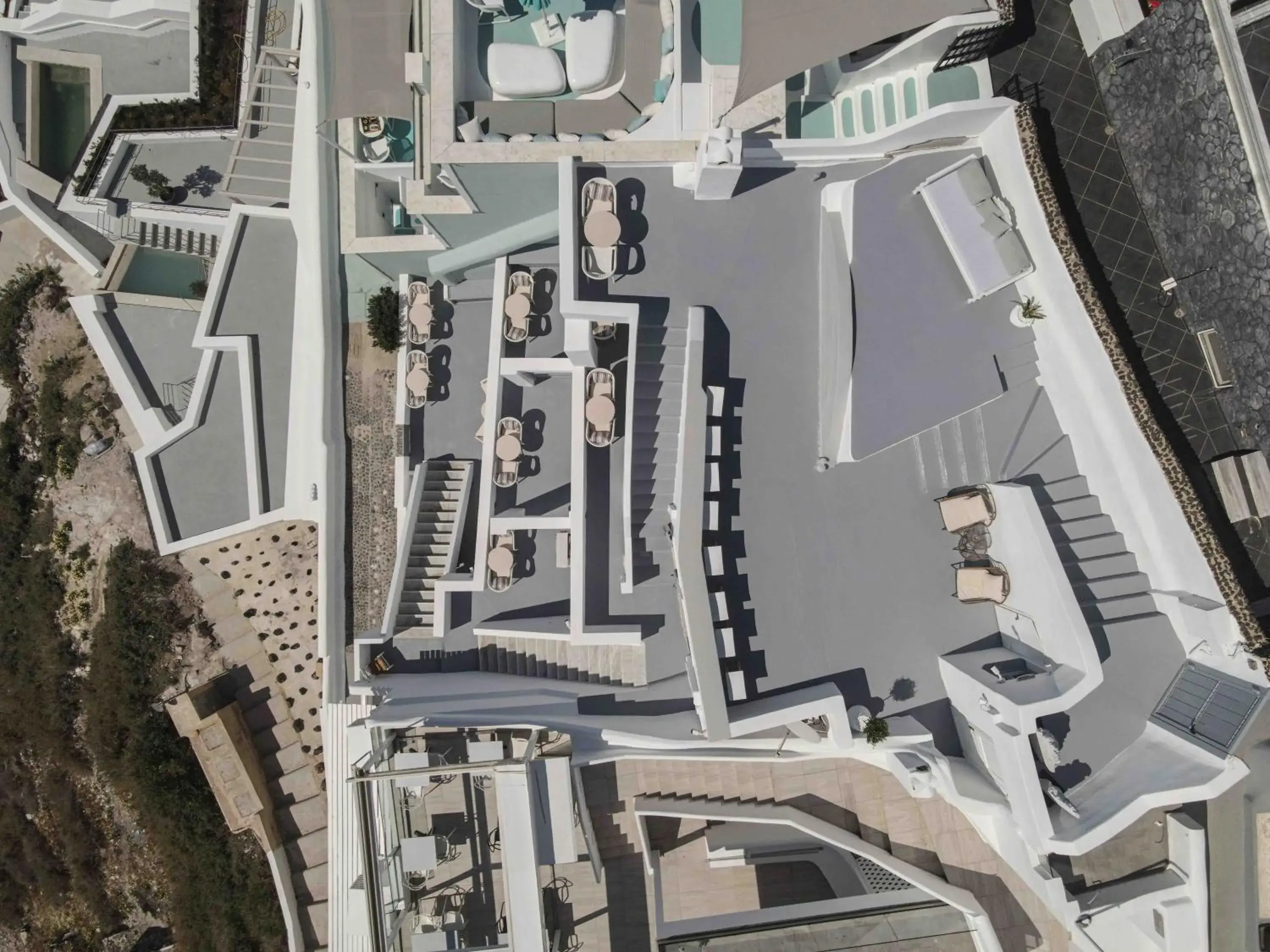 Property building in La Roka, Cliffside Memories Property building in La Roka, Cliffside Memories