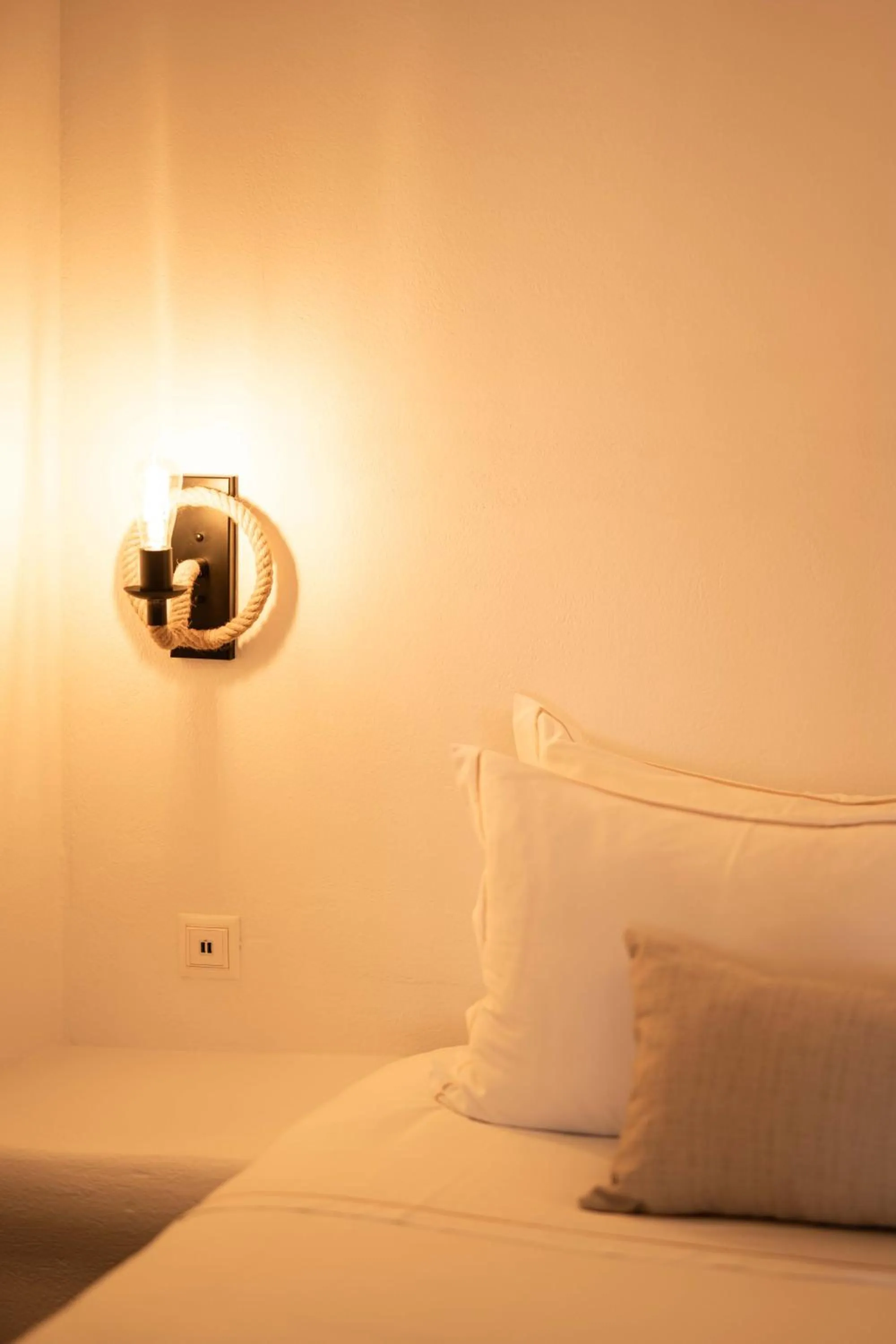 Bed in La Roka, Cliffside Memories