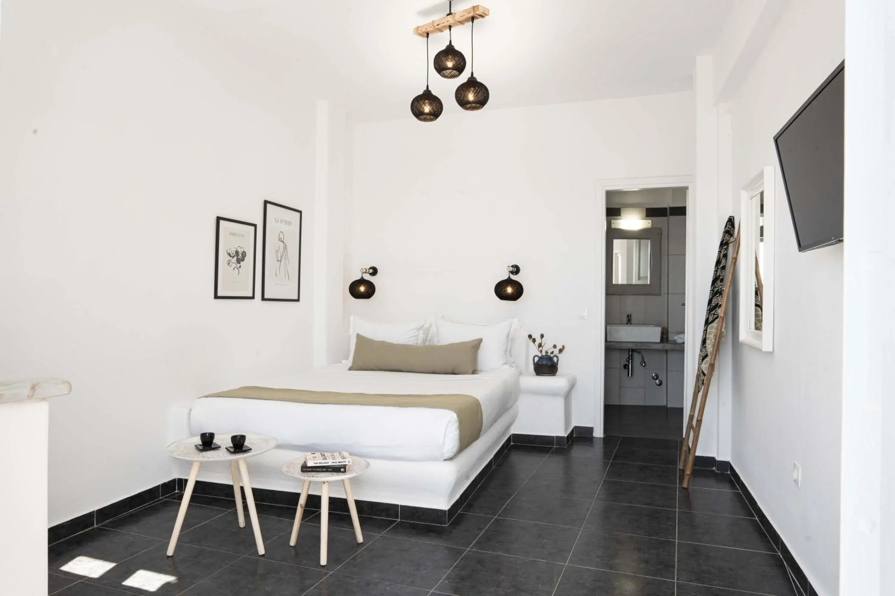 Bed in La Roka, Cliffside Memories Bed in La Roka, Cliffside Memories