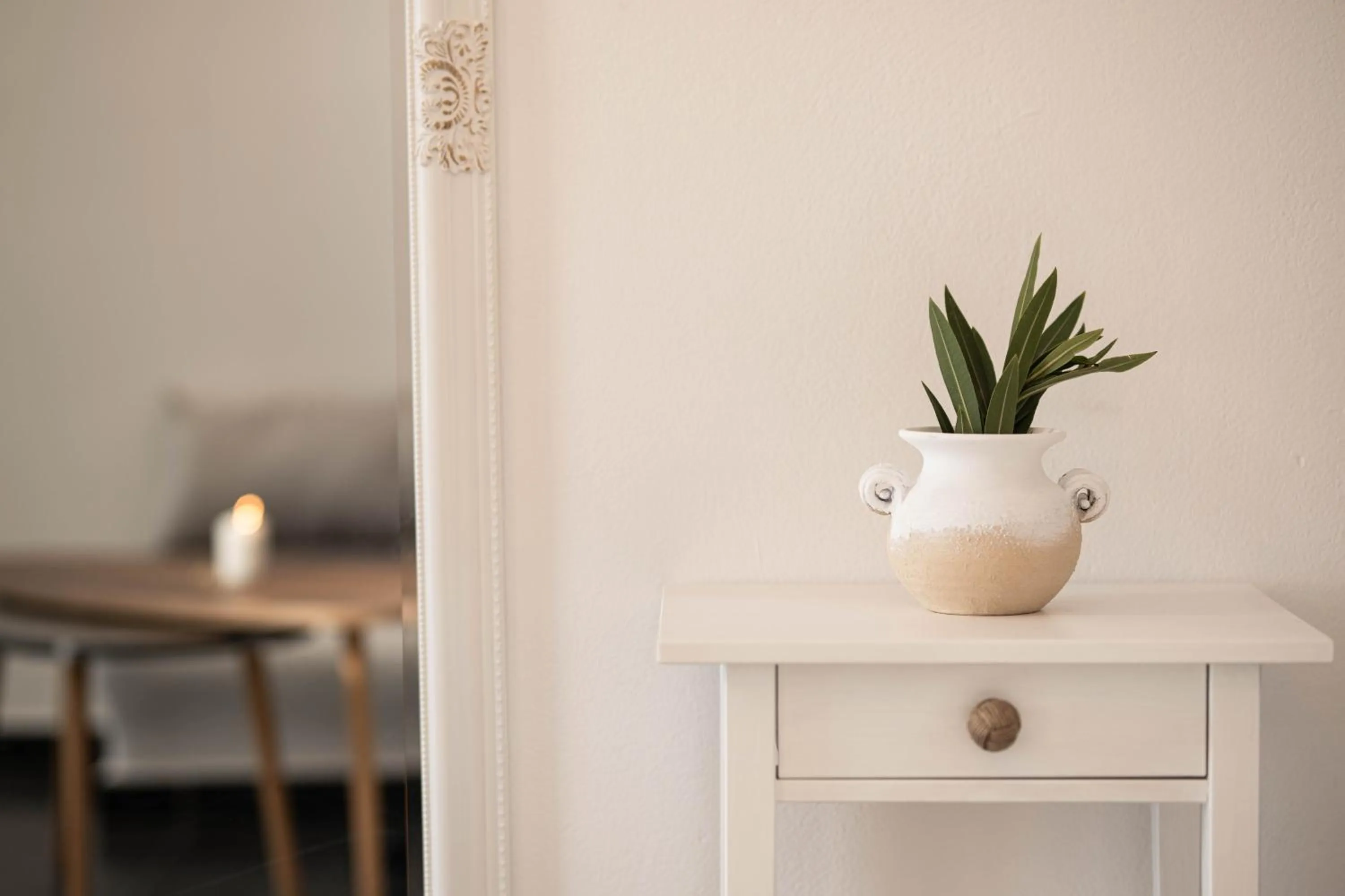 Dining area in La Roka, Cliffside Memories