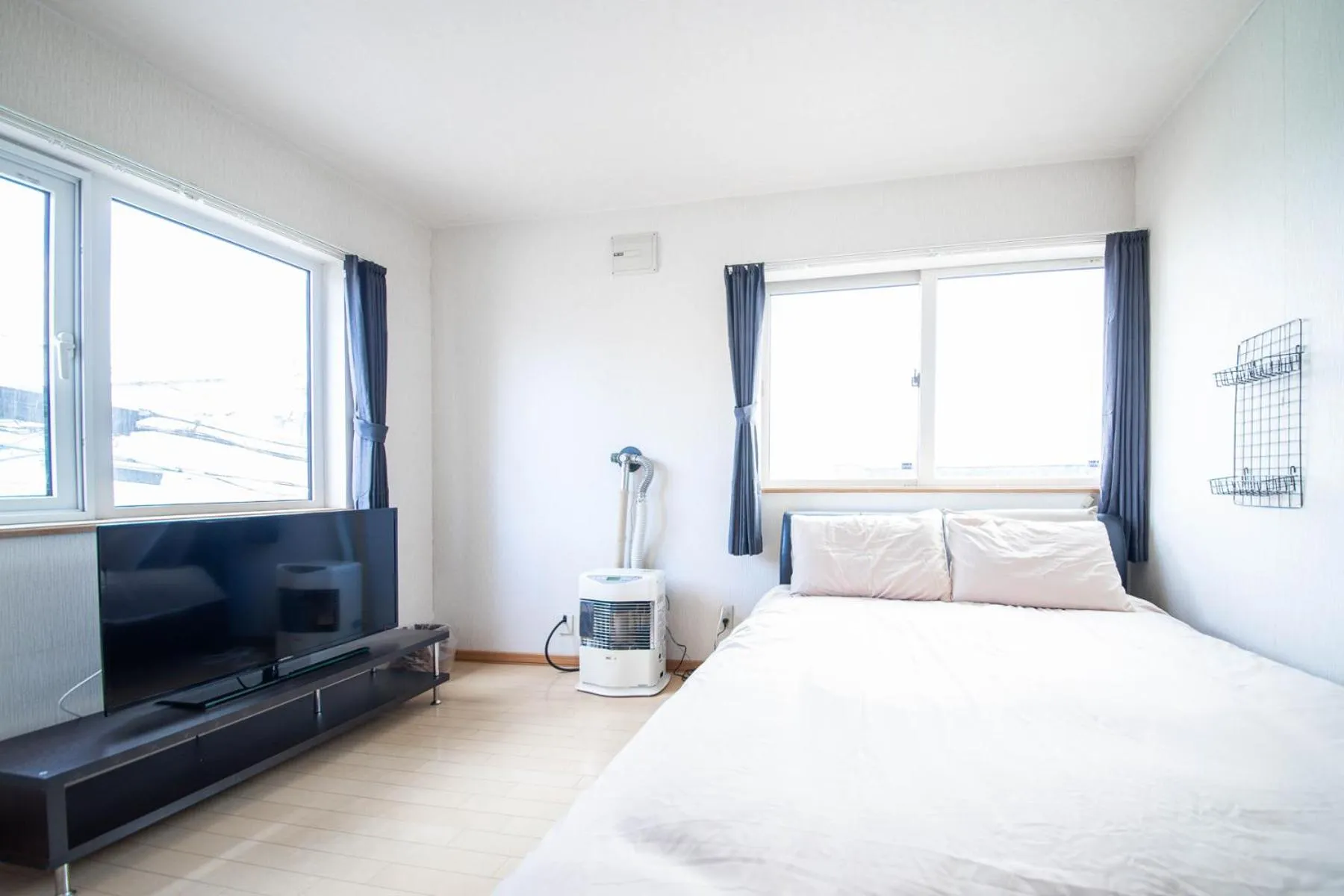 Bed in Sumiyoshi House Room B