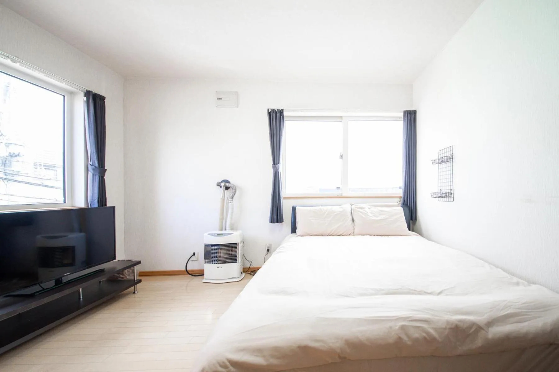 Bed in Sumiyoshi House Room B