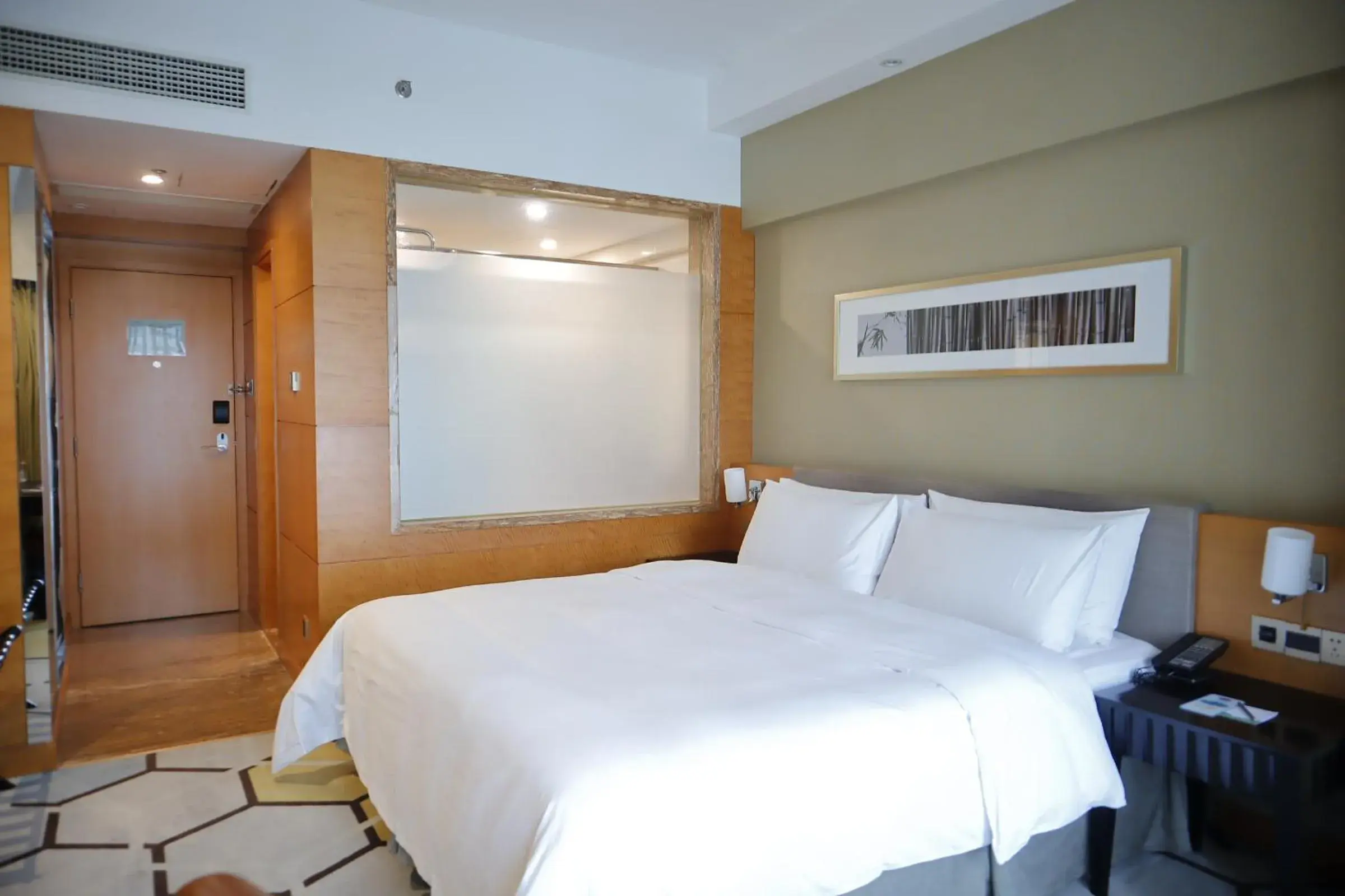 Bed in Hampton by Hilton Zhuhai Gongbei Port Bed in Hampton by Hilton Zhuhai Gongbei Port