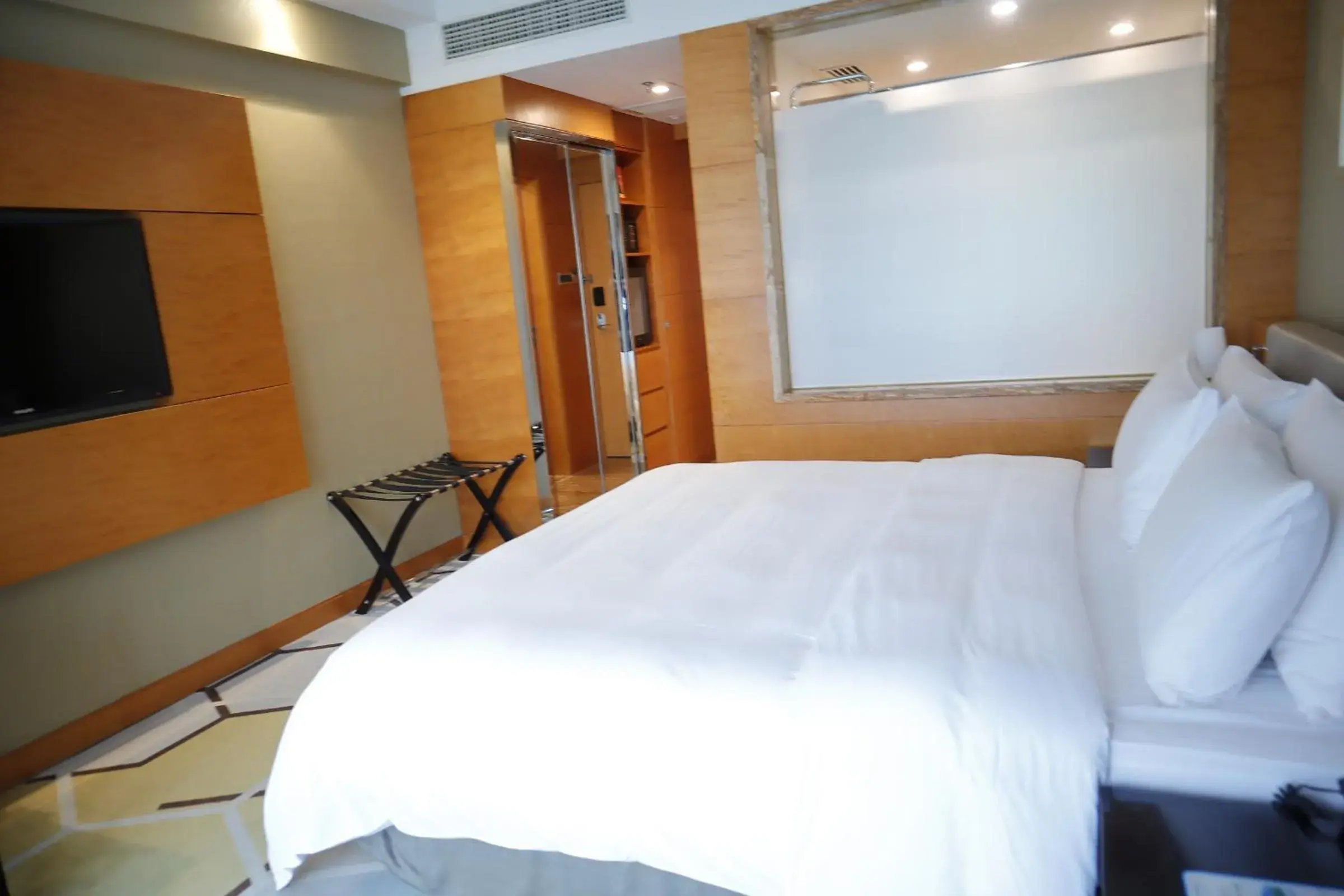 Bed in Hampton by Hilton Zhuhai Gongbei Port Bed in Hampton by Hilton Zhuhai Gongbei Port