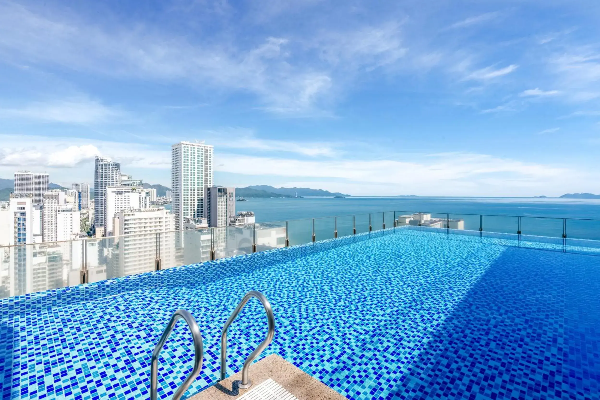 Swimming pool in Green Beach Hotel Nha Trang Swimming pool in Green Beach Hotel Nha Trang