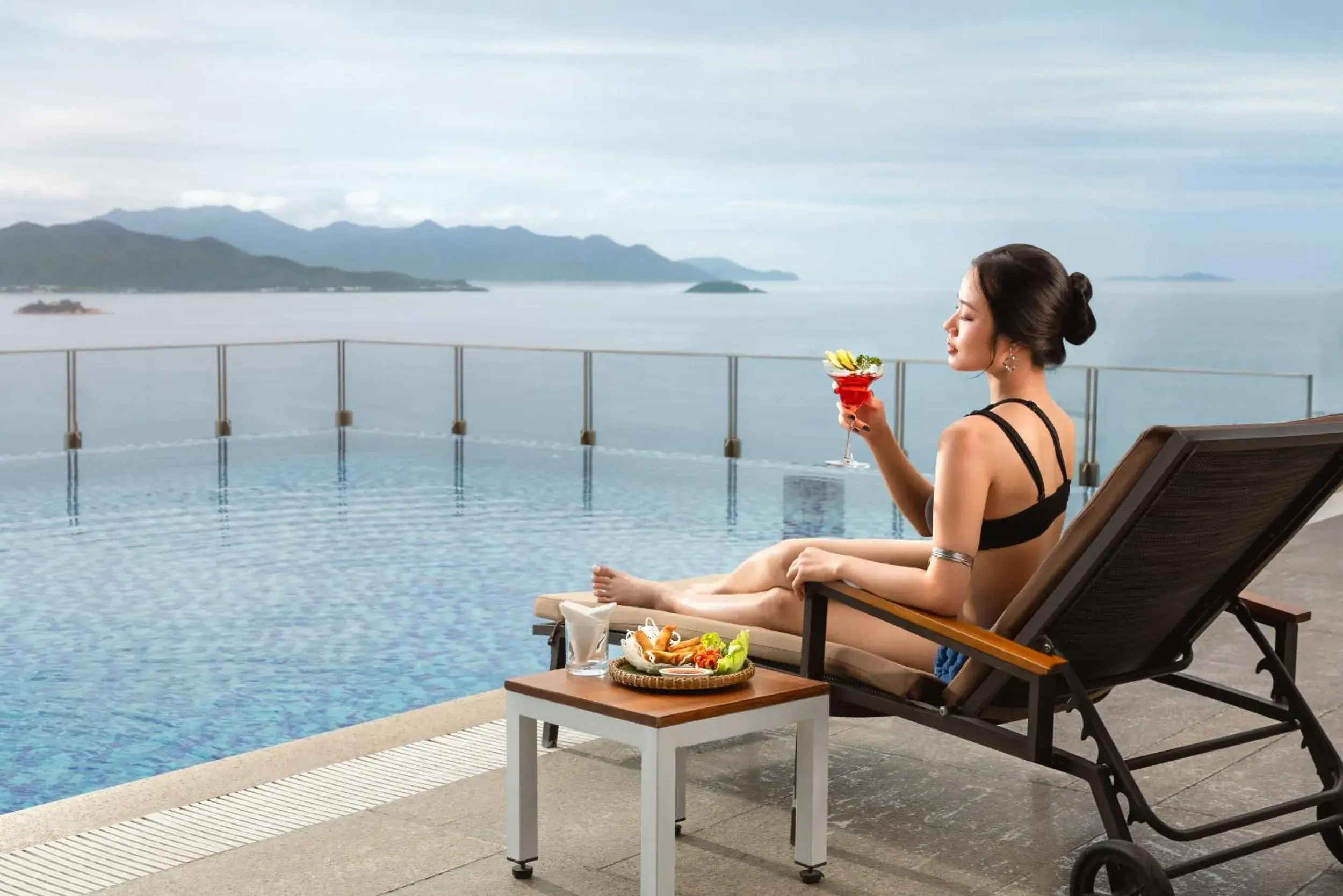 Pool view in Green Beach Hotel Nha Trang Pool view in Green Beach Hotel Nha Trang