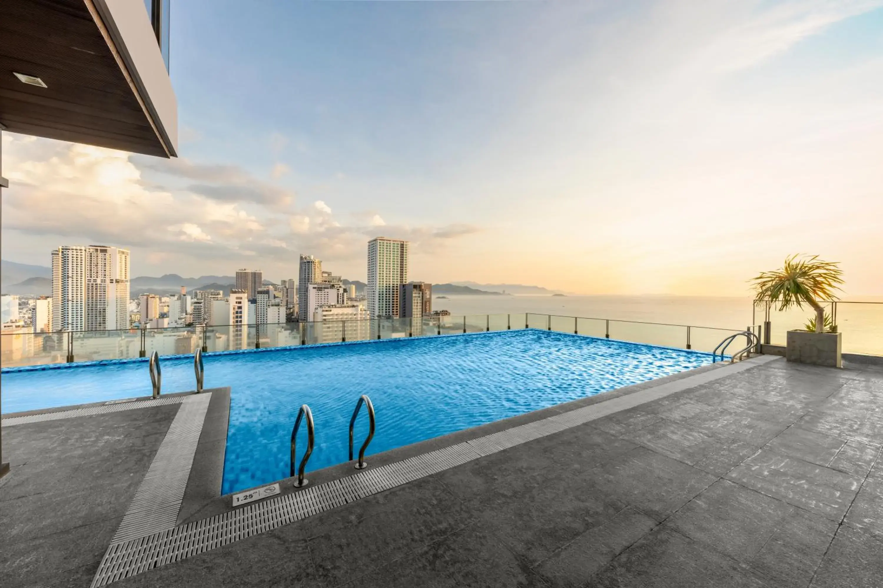 Swimming pool in Green Beach Hotel Nha Trang Swimming pool in Green Beach Hotel Nha Trang