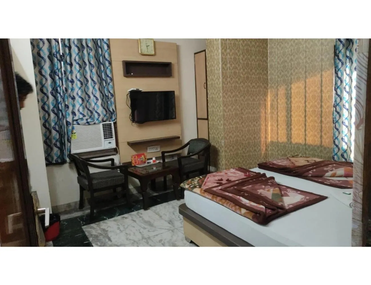TV and multimedia, Bed in Hotel Mayur Classic, Ludhiana