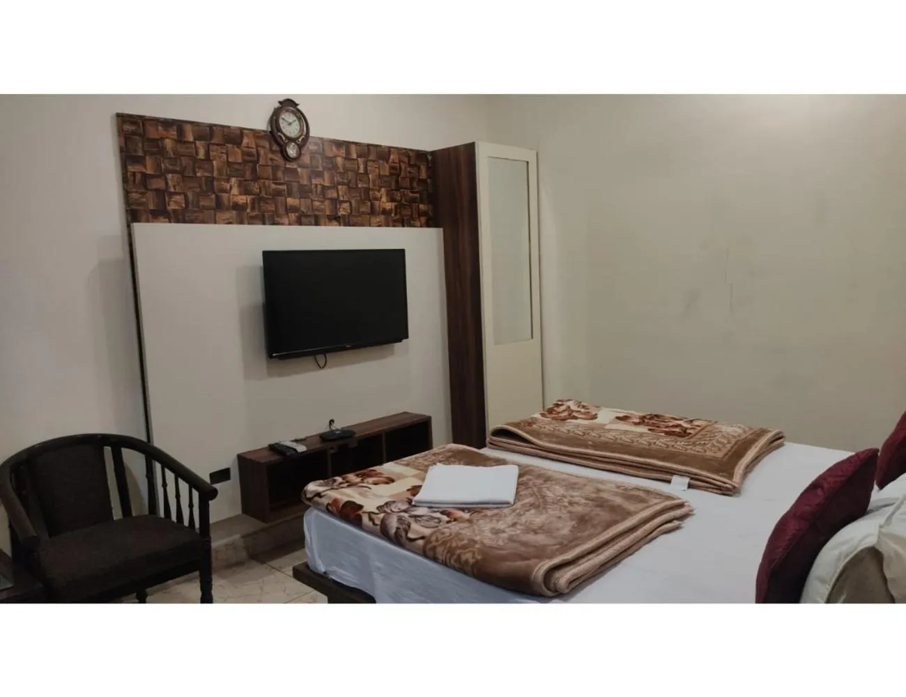Property building, Bed in Hotel Atithi (Ludhiana)