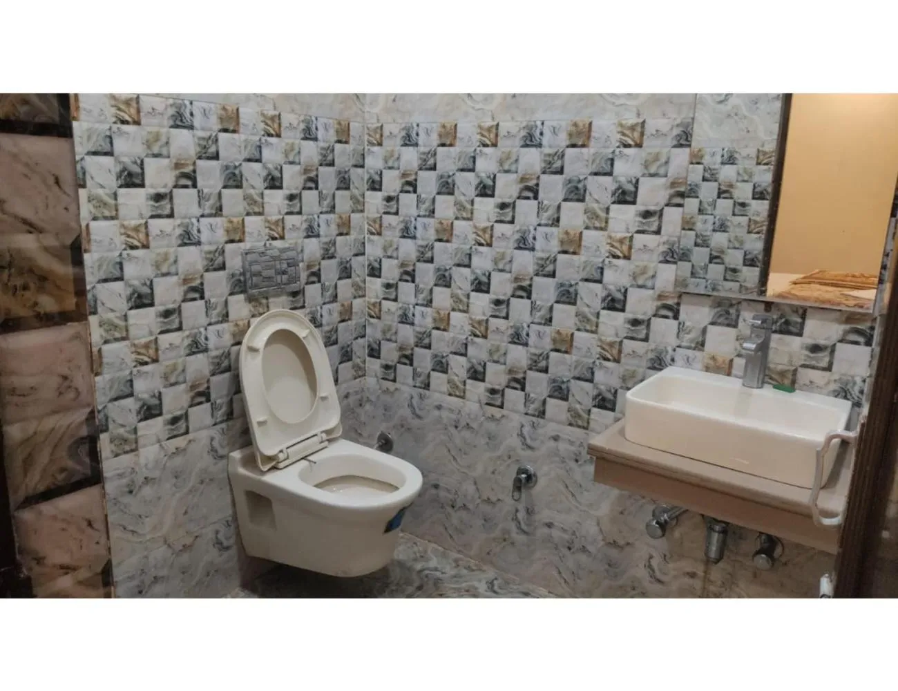 Toilet in Hotel Mayur Classic, Ludhiana