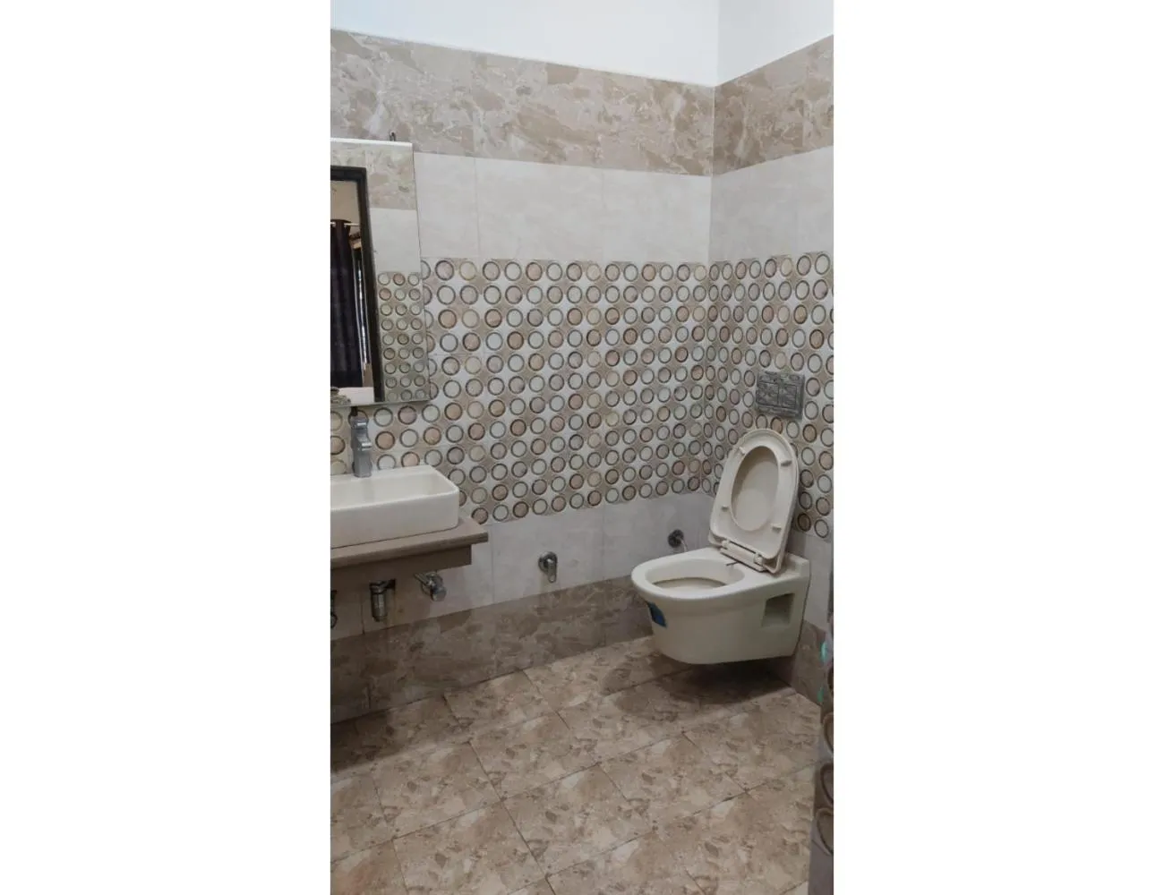 Toilet in Hotel Mayur Classic, Ludhiana