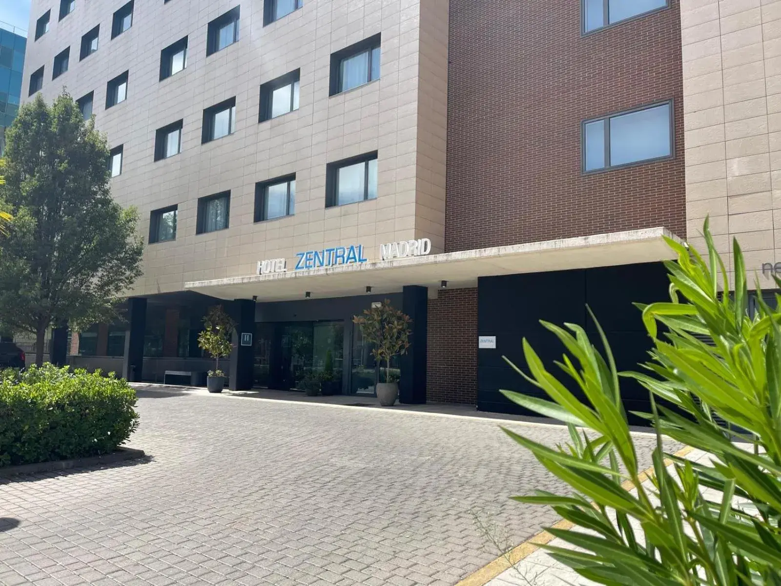 Property building in Hotel Zentral Castellana Norte Property building in Hotel Zentral Castellana Norte