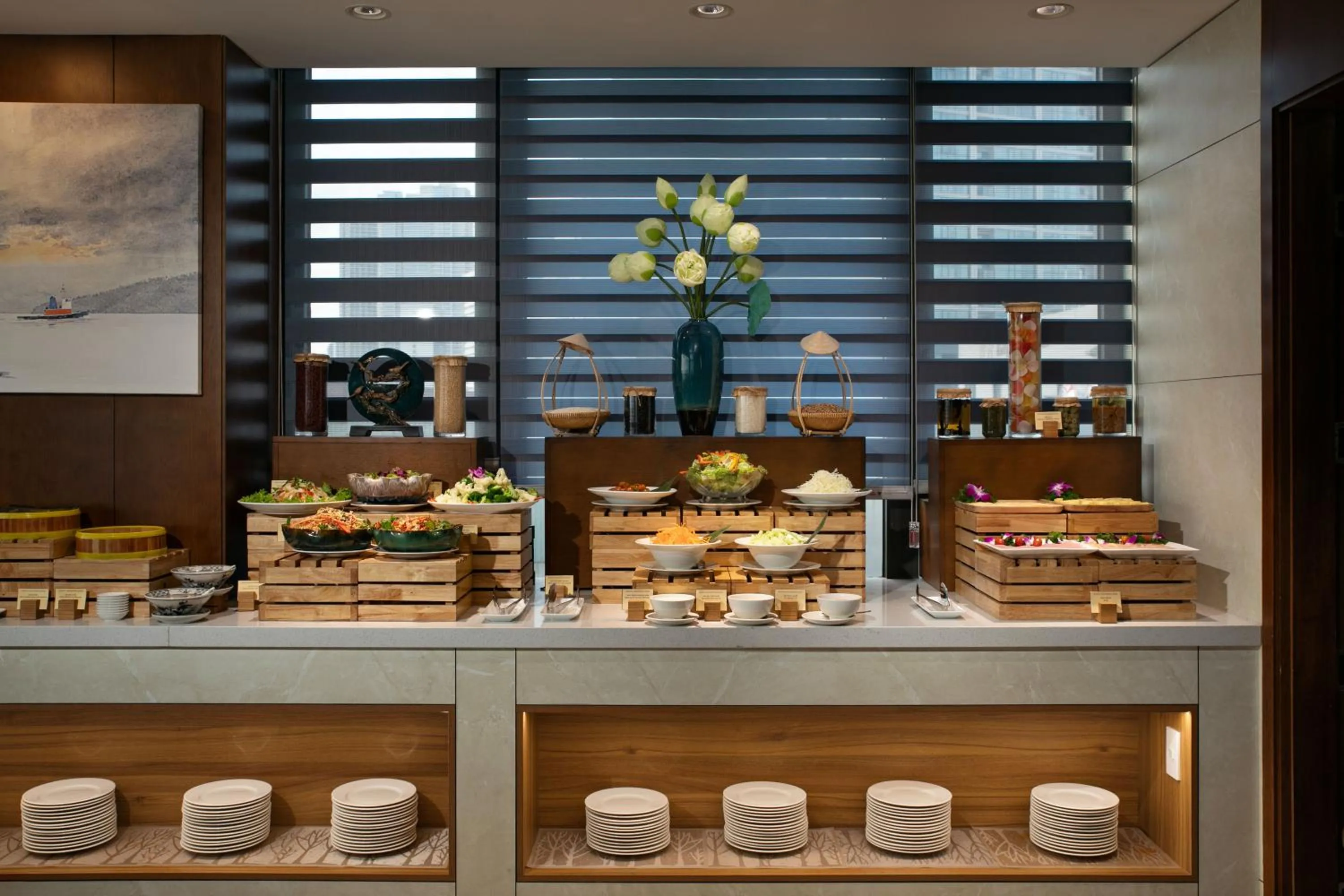 Restaurant/places to eat in Mangata Beachfront Hotel - Rooftop Bar Sea View