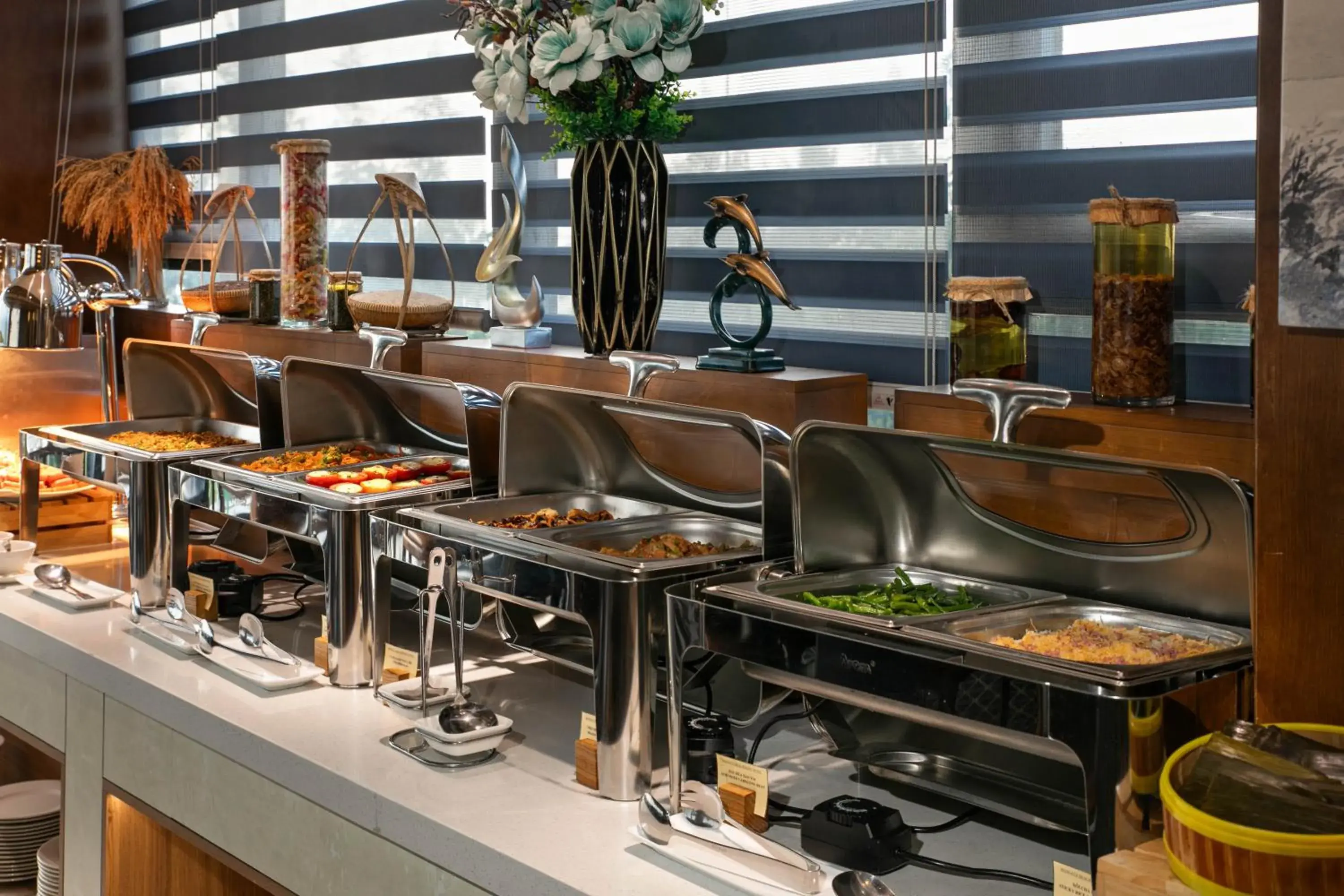 Restaurant/places to eat in Mangata Beachfront Hotel - Rooftop Bar Sea View Restaurant/places to eat in Mangata Beachfront Hotel - Rooftop Bar Sea View