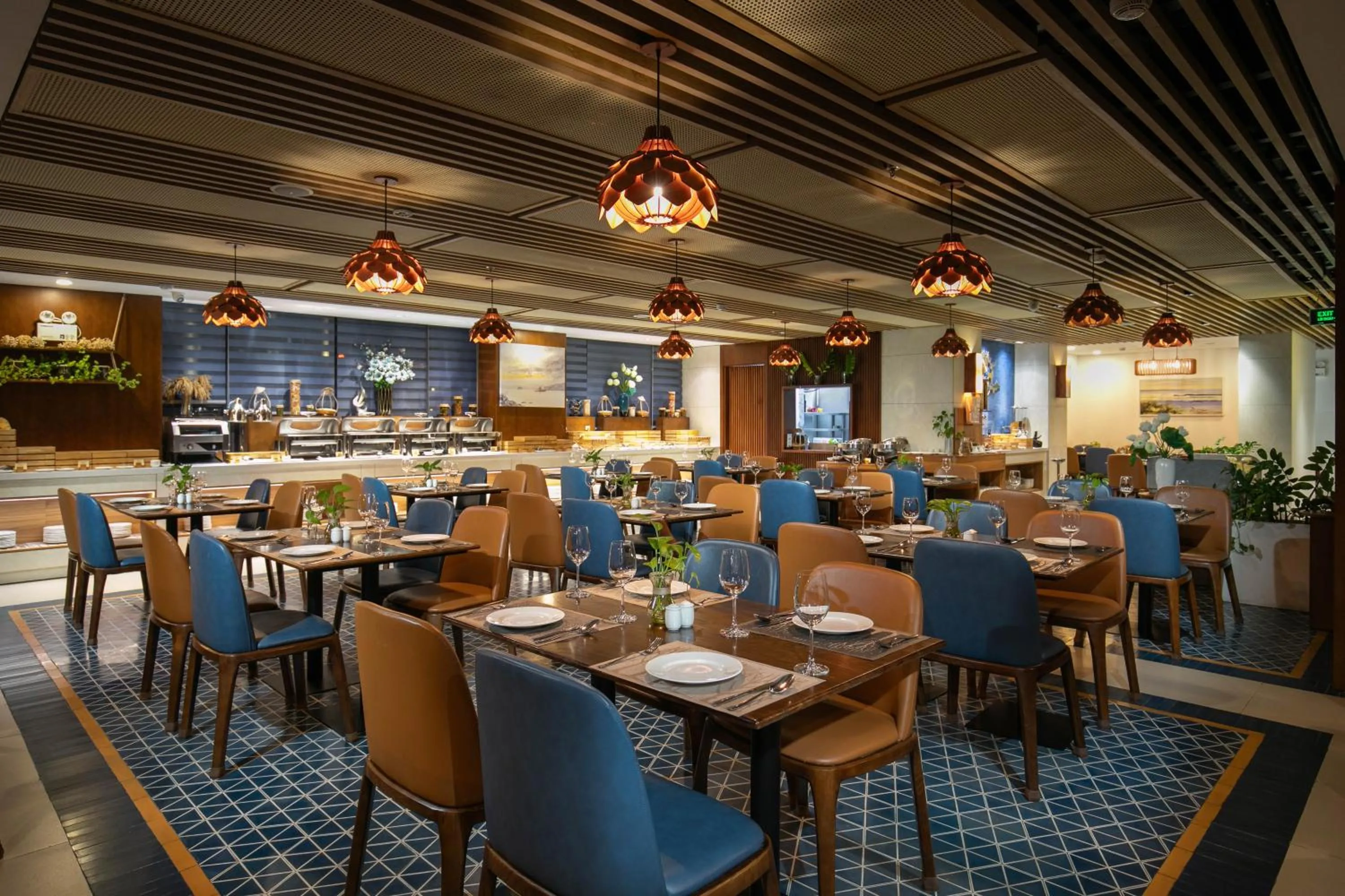 Restaurant/places to eat in Mangata Beachfront Hotel - Rooftop Bar Sea View