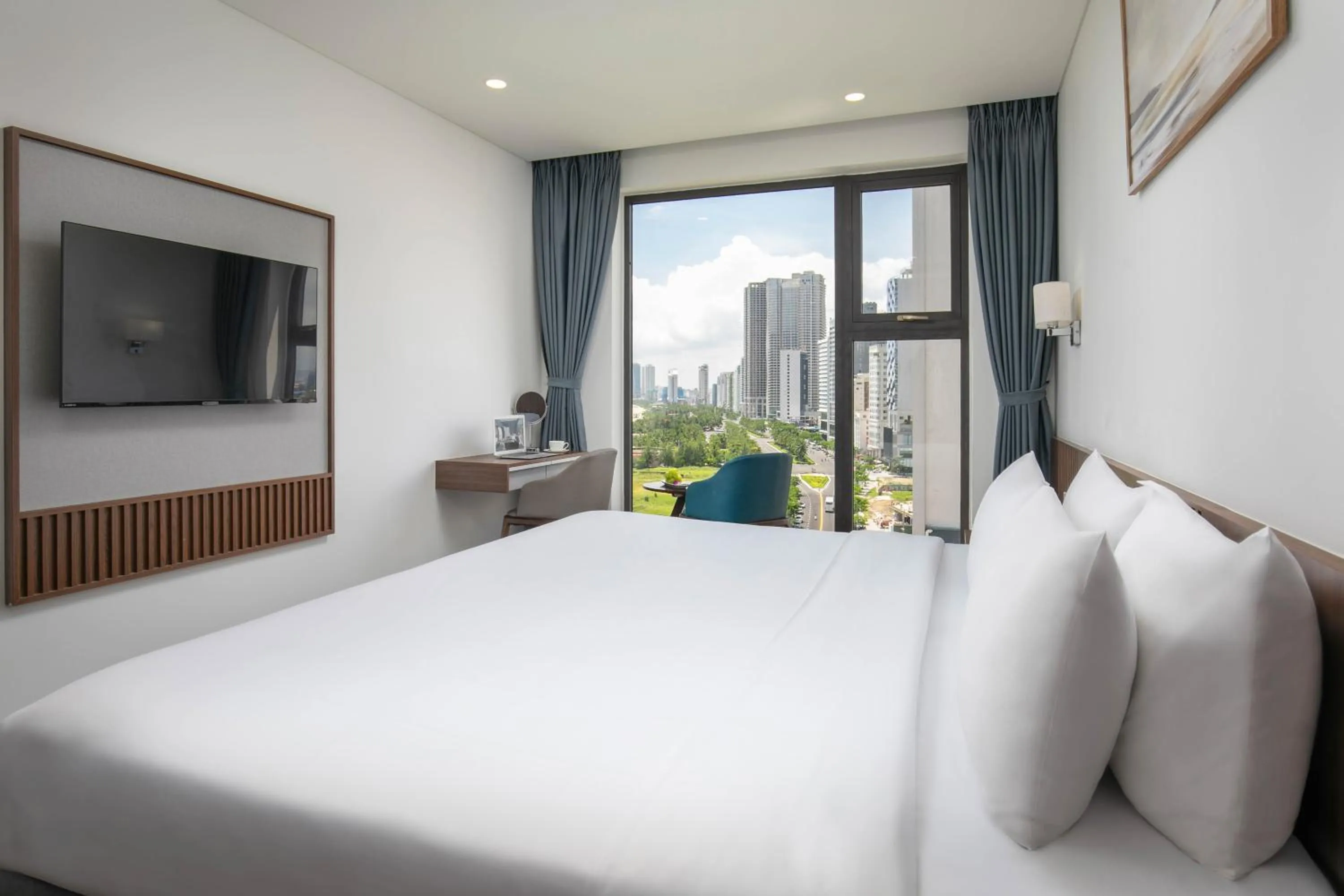 Bedroom, Bed in Mangata Beachfront Hotel - Rooftop Bar Sea View