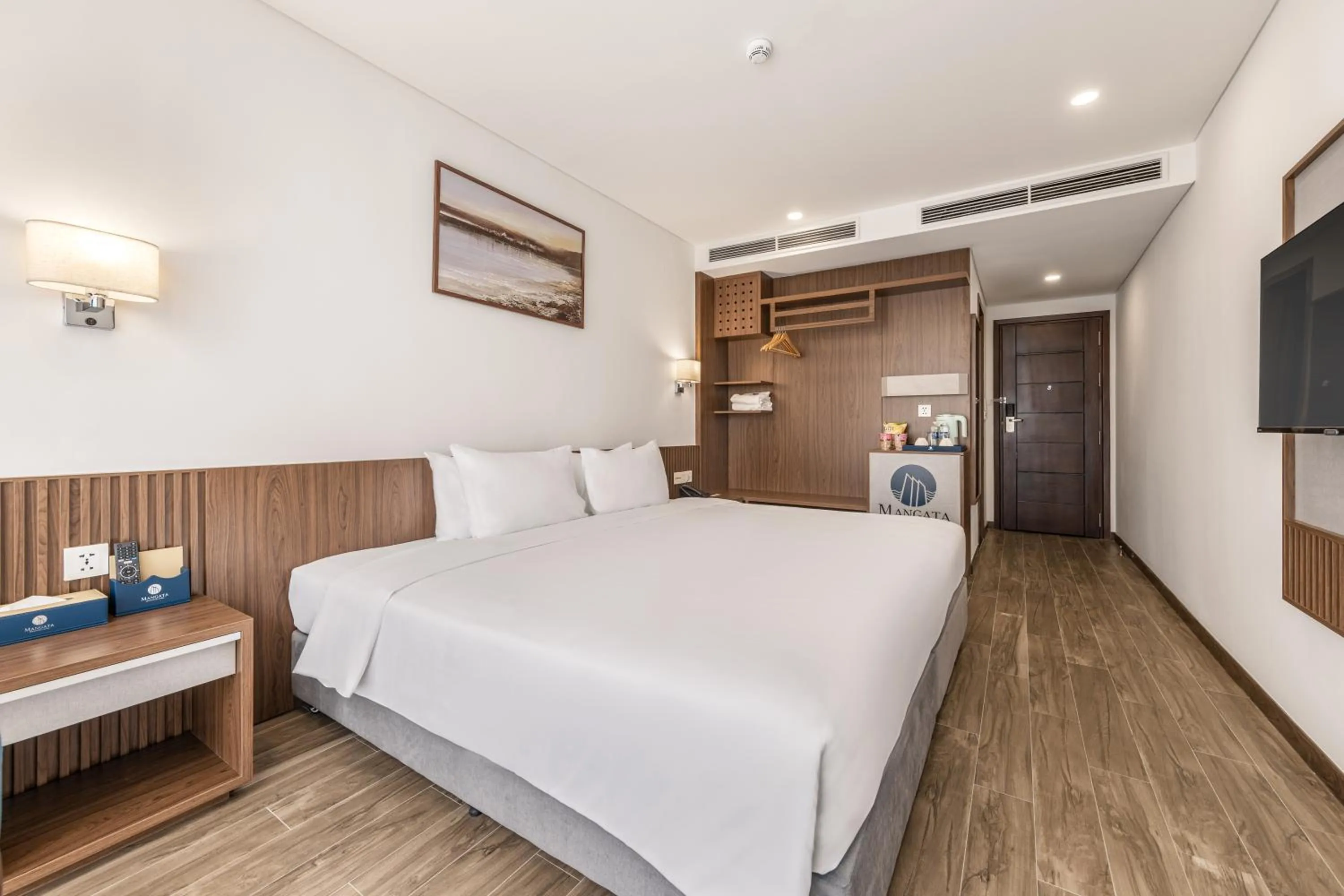 TV and multimedia, Bed in Mangata Beachfront Hotel - Rooftop Bar Sea View