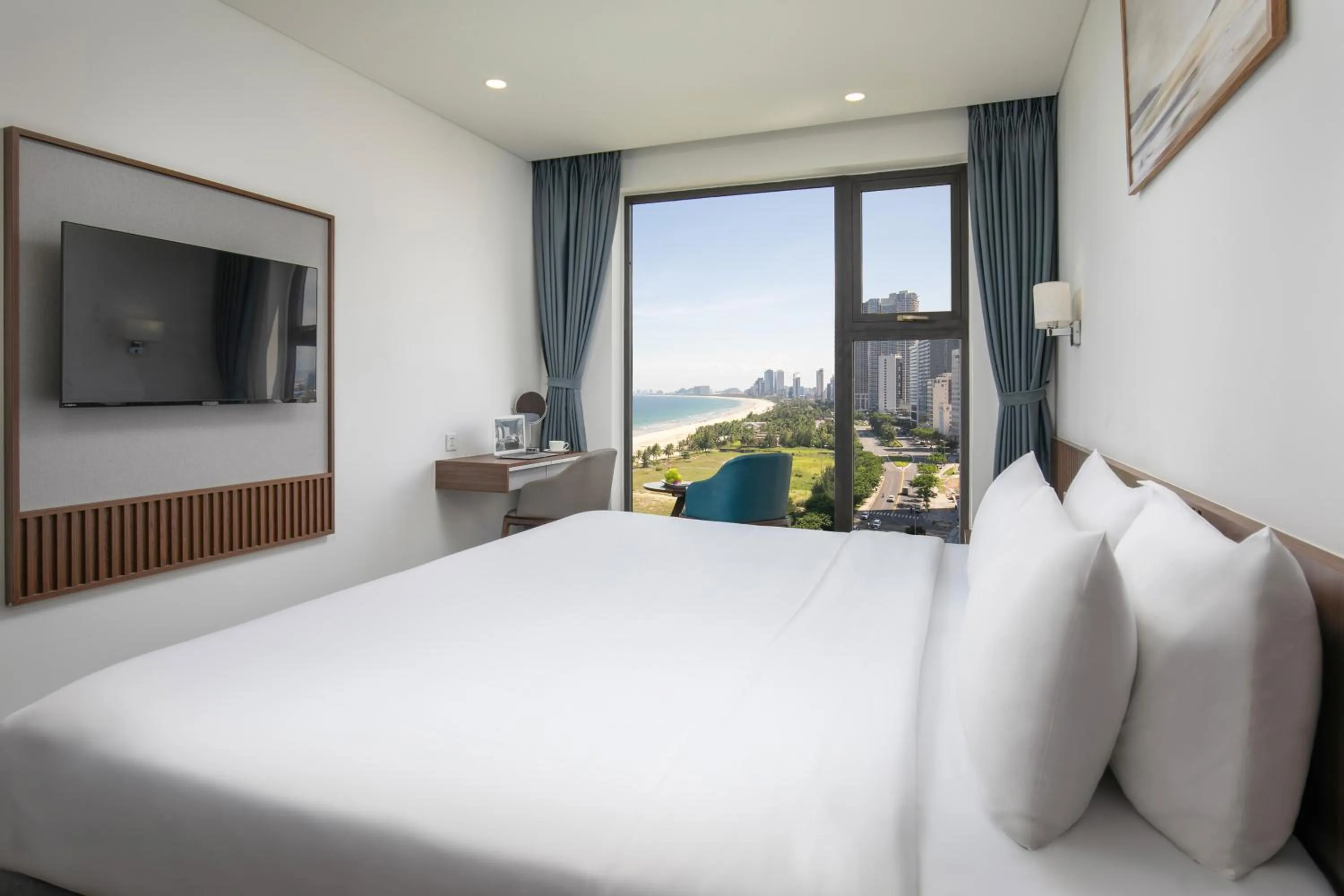 Bedroom, Bed in Mangata Beachfront Hotel - Rooftop Bar Sea View