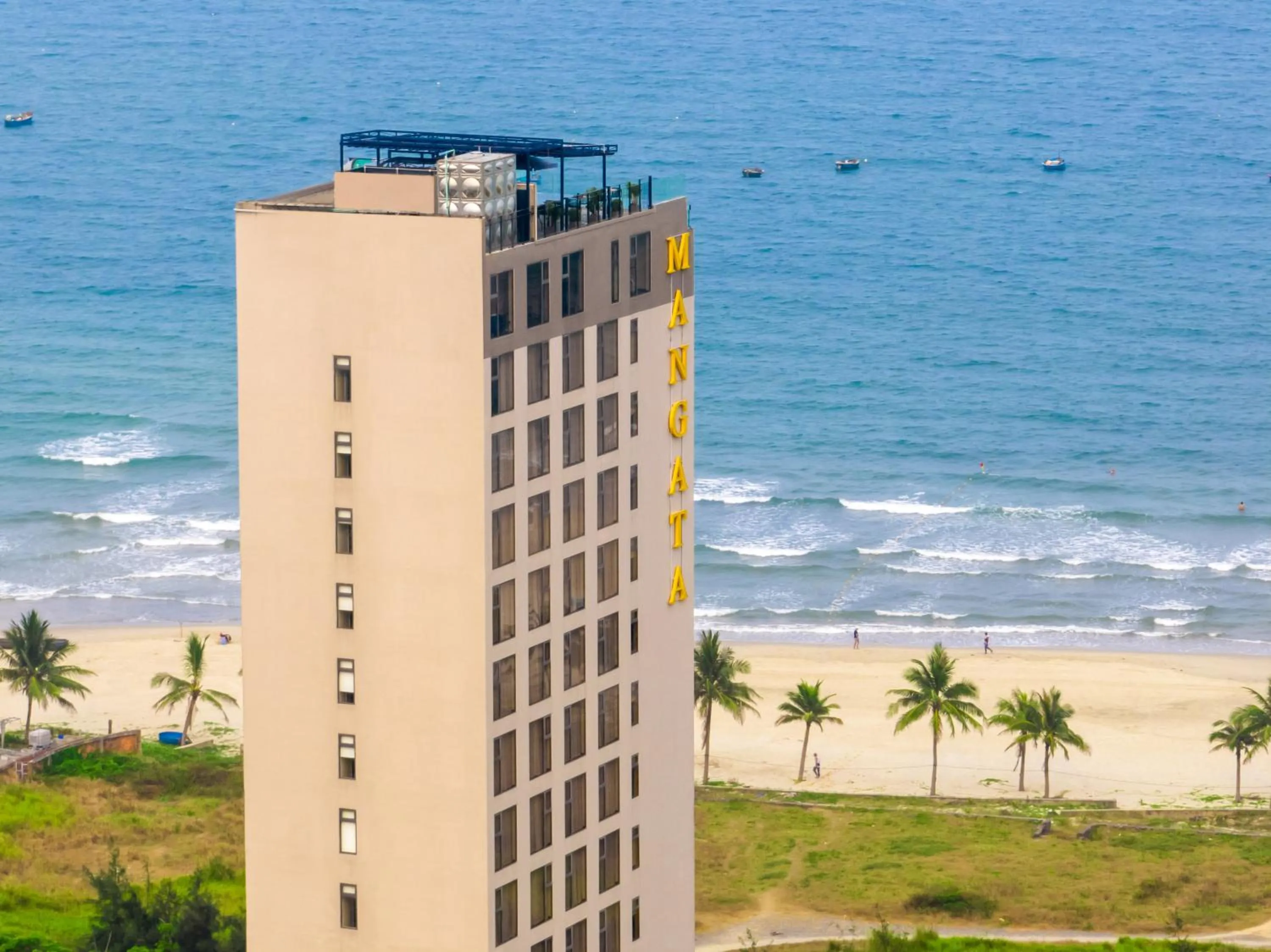 Property building in Mangata Beachfront Hotel - Rooftop Bar Sea View