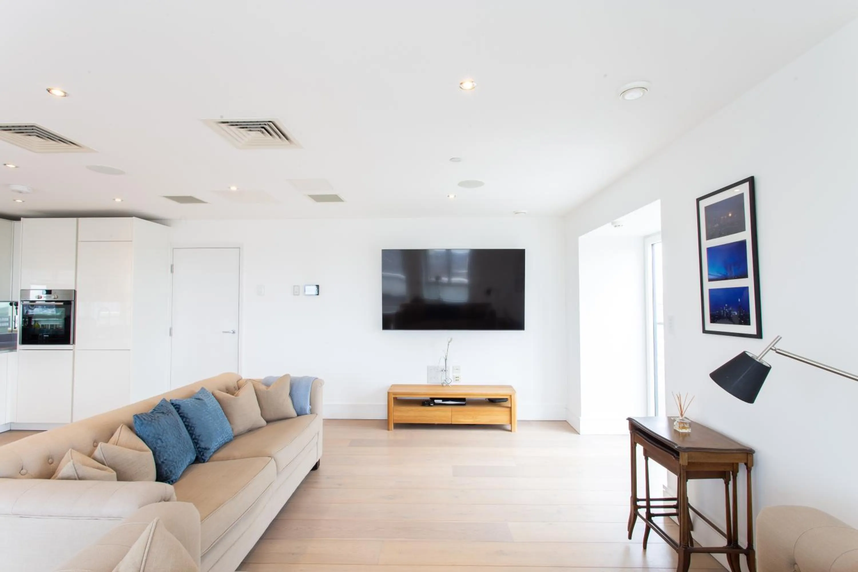 2 Bed 2 Bath Penthouse With Amazing Views with Free Parking