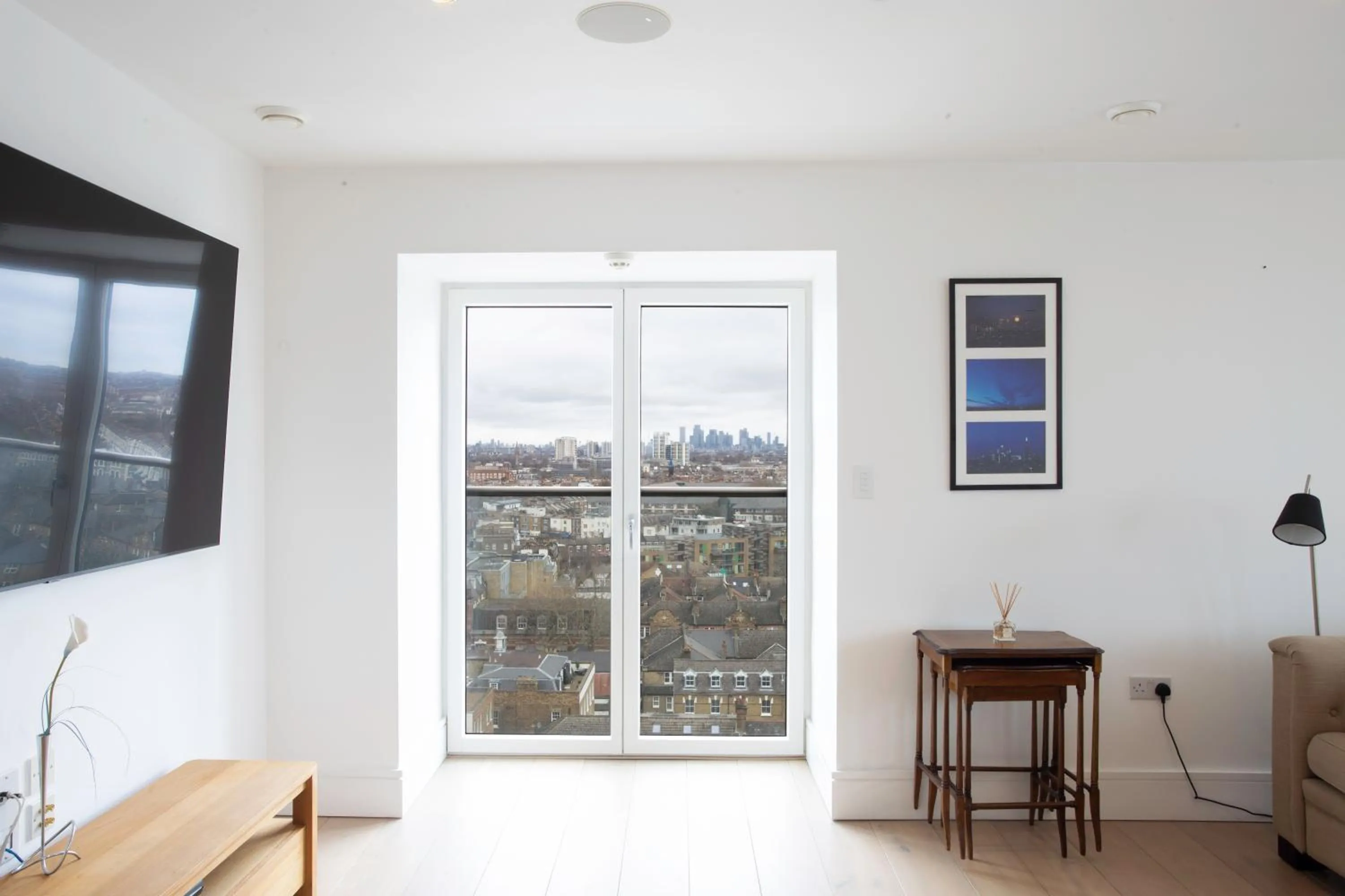 2 Bed 2 Bath Penthouse With Amazing Views with Free Parking