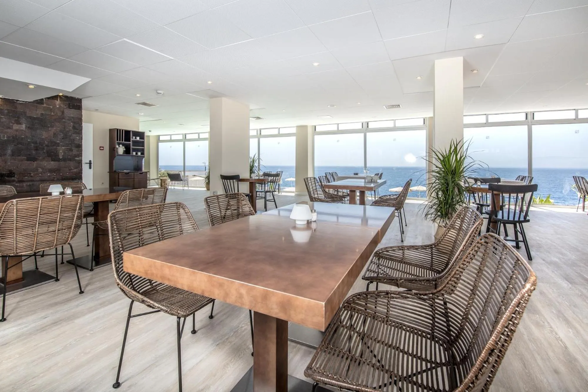 Restaurant/places to eat in Atlantic Holiday Hotel