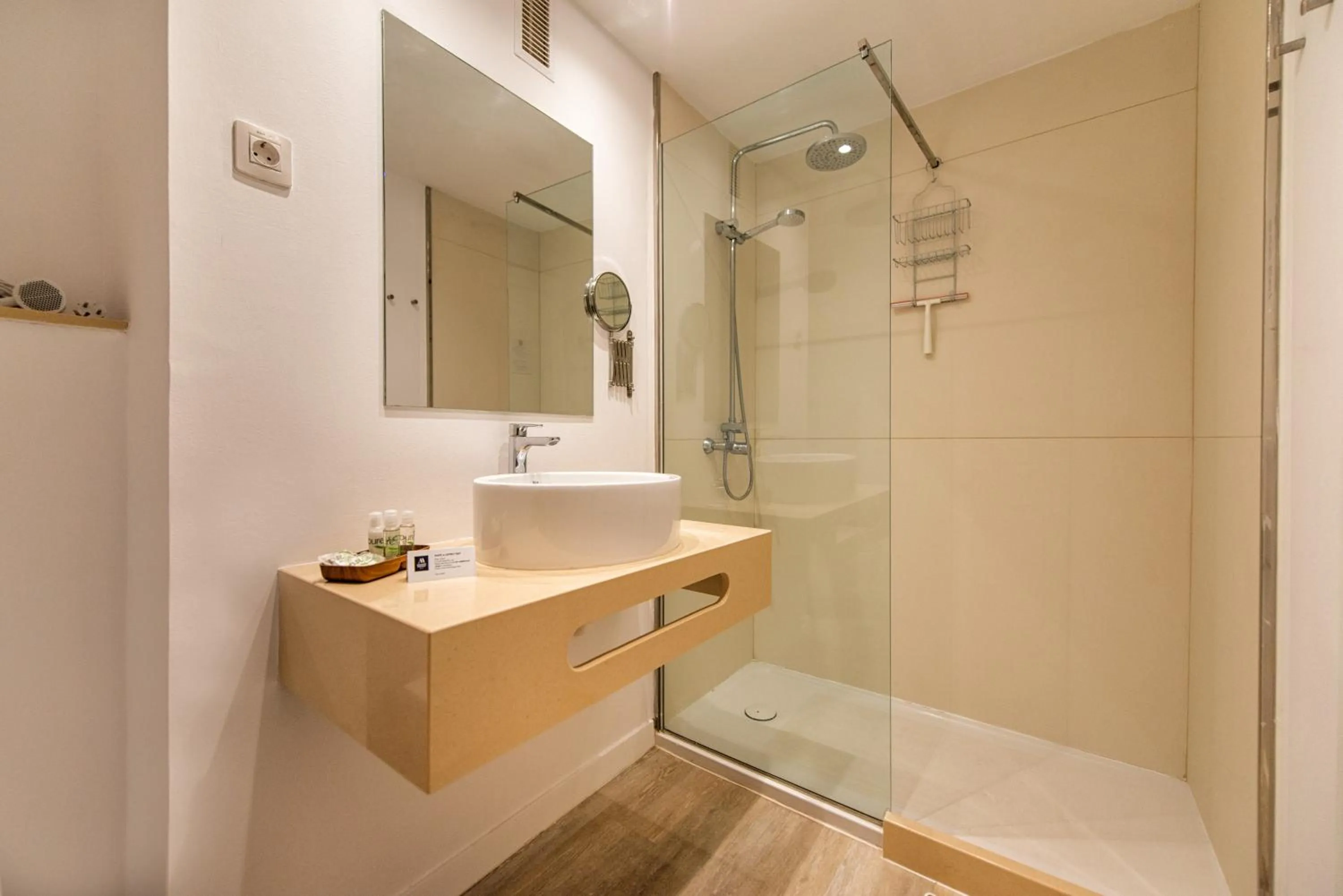 Shower in Atlantic Holiday Hotel