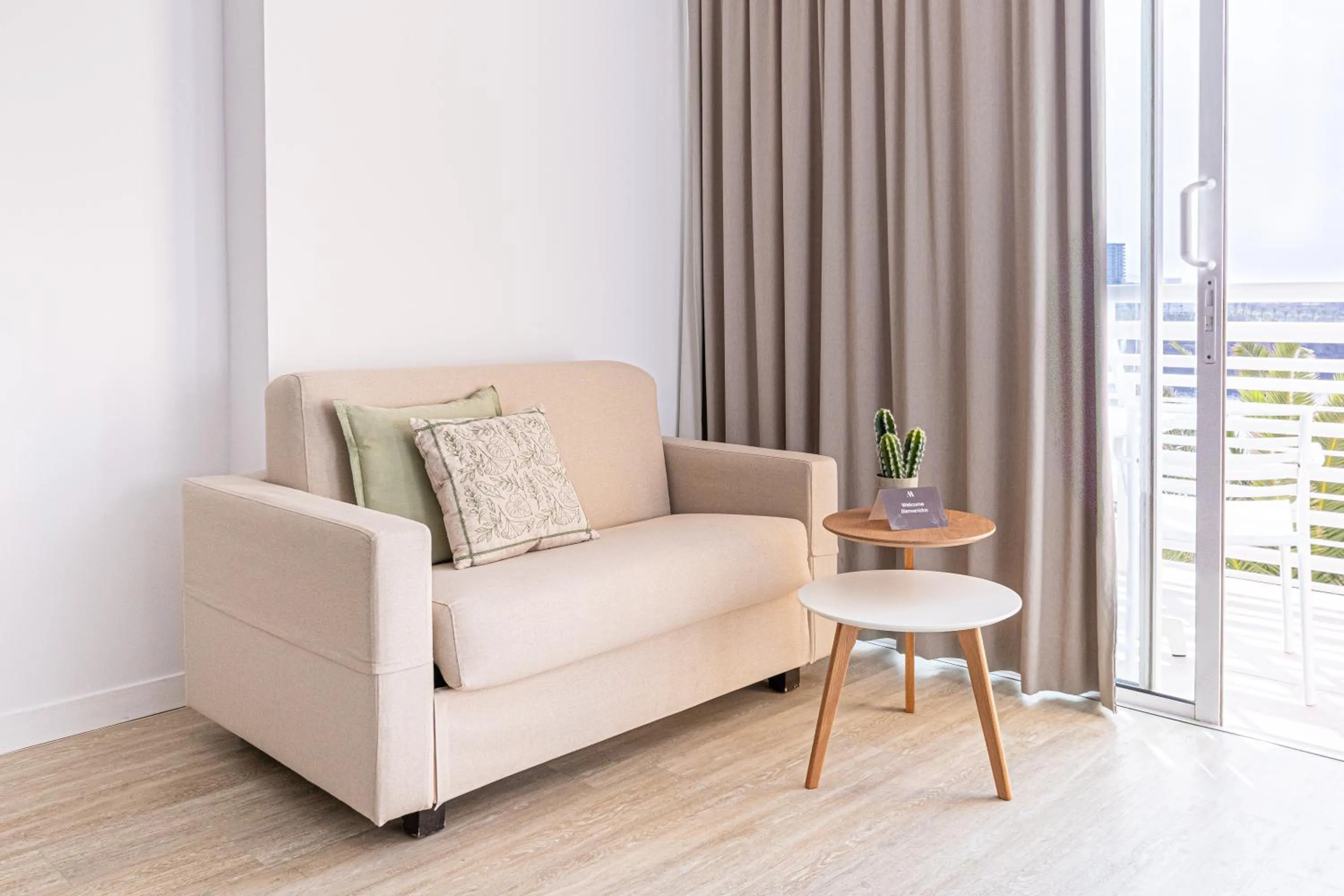 Living room in Atlantic Holiday Hotel